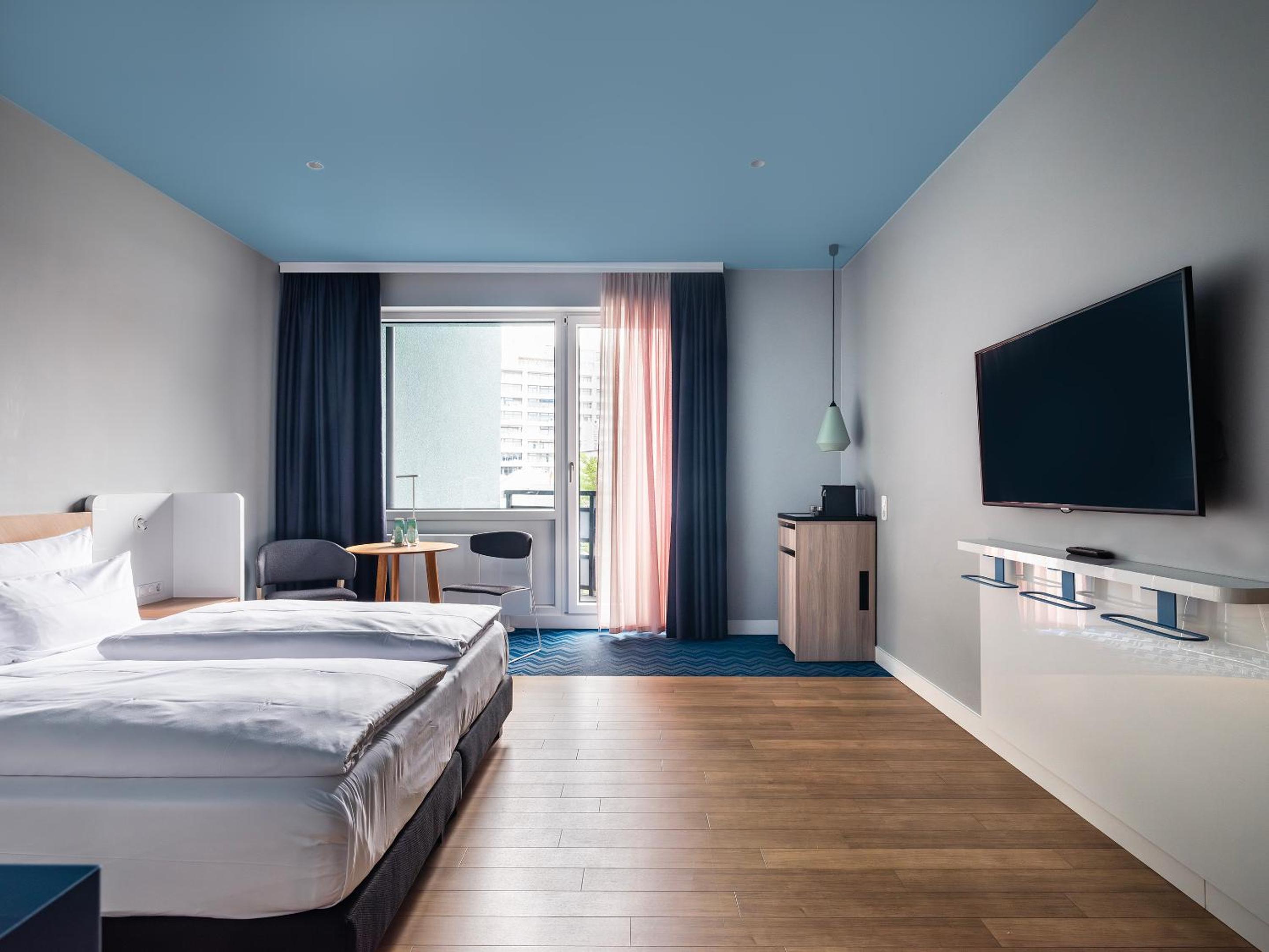 Large Room with Balcony photo 3