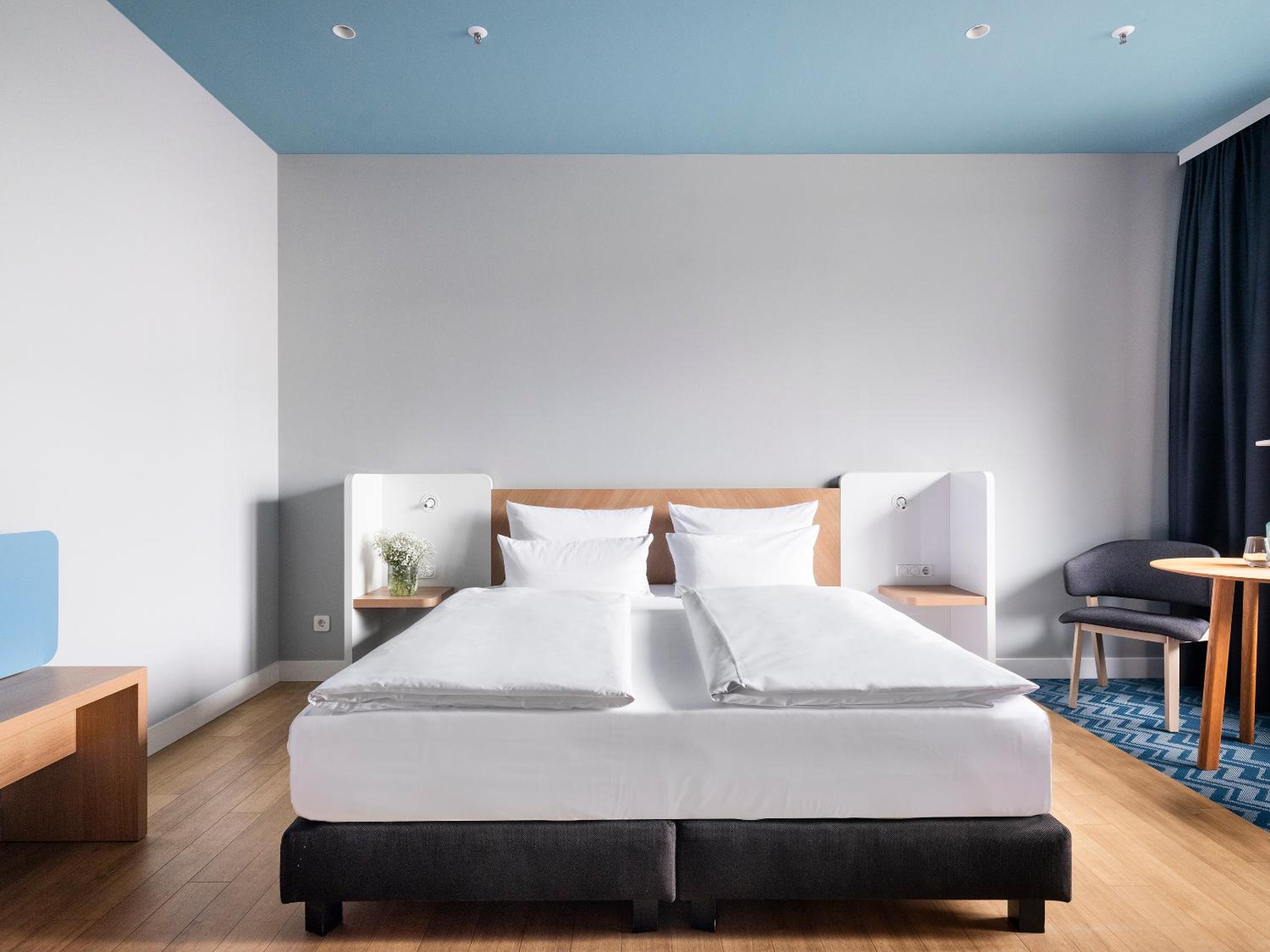 Large Room with Balcony photo 1