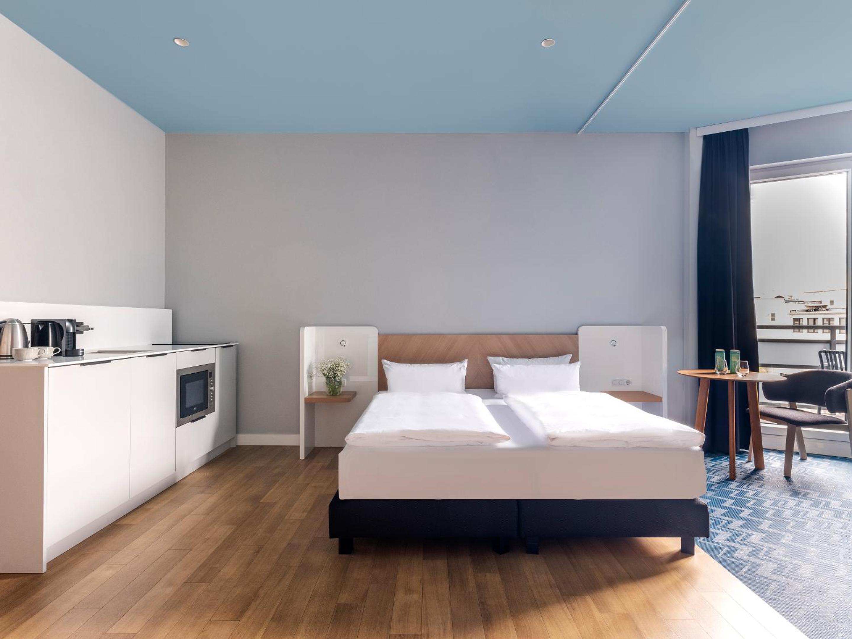 Large Studio with Kitchenette, Balcony and Sofa Bed photo 3