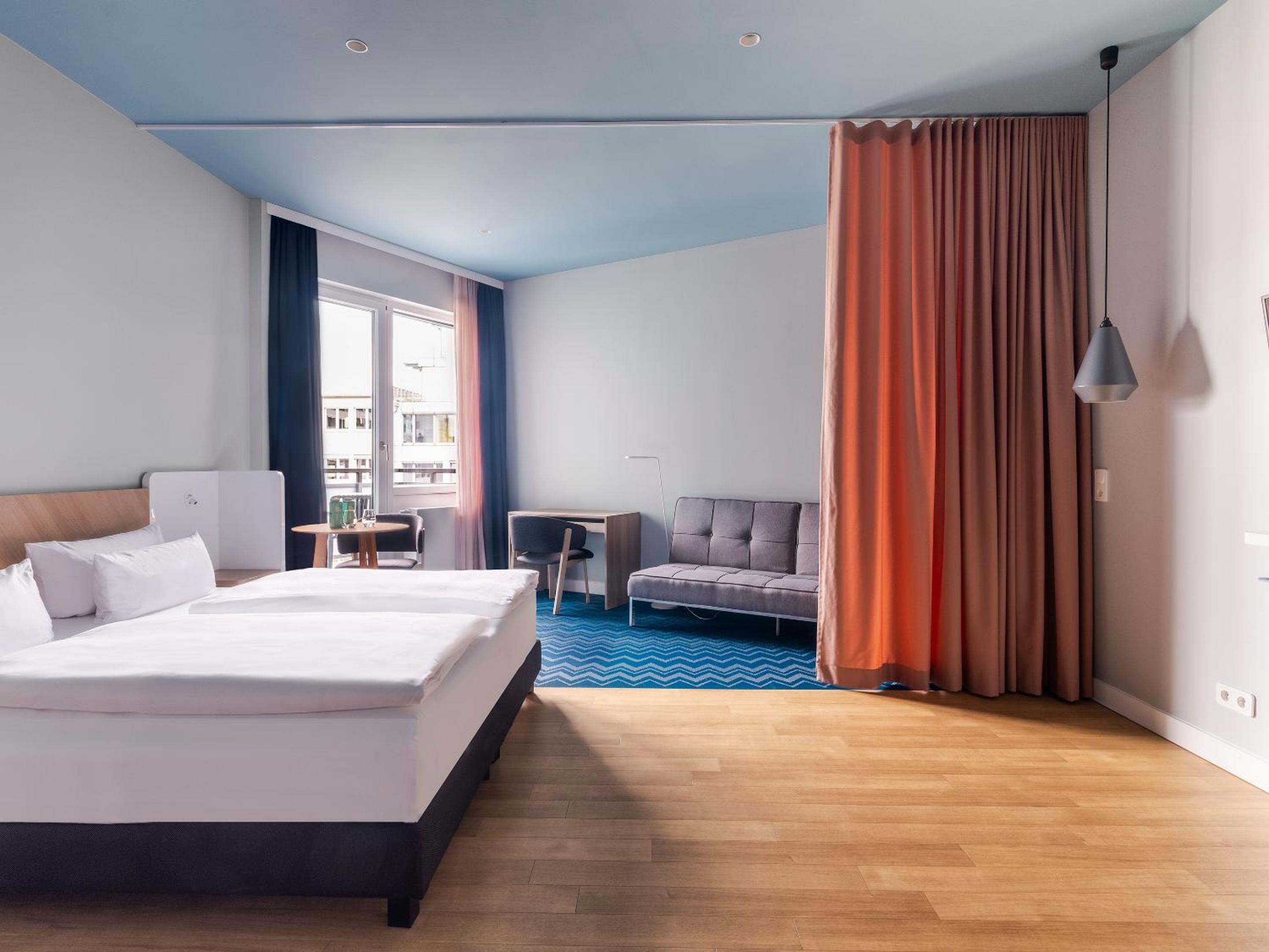 Large Studio with Kitchenette, Balcony and Sofa Bed photo 1