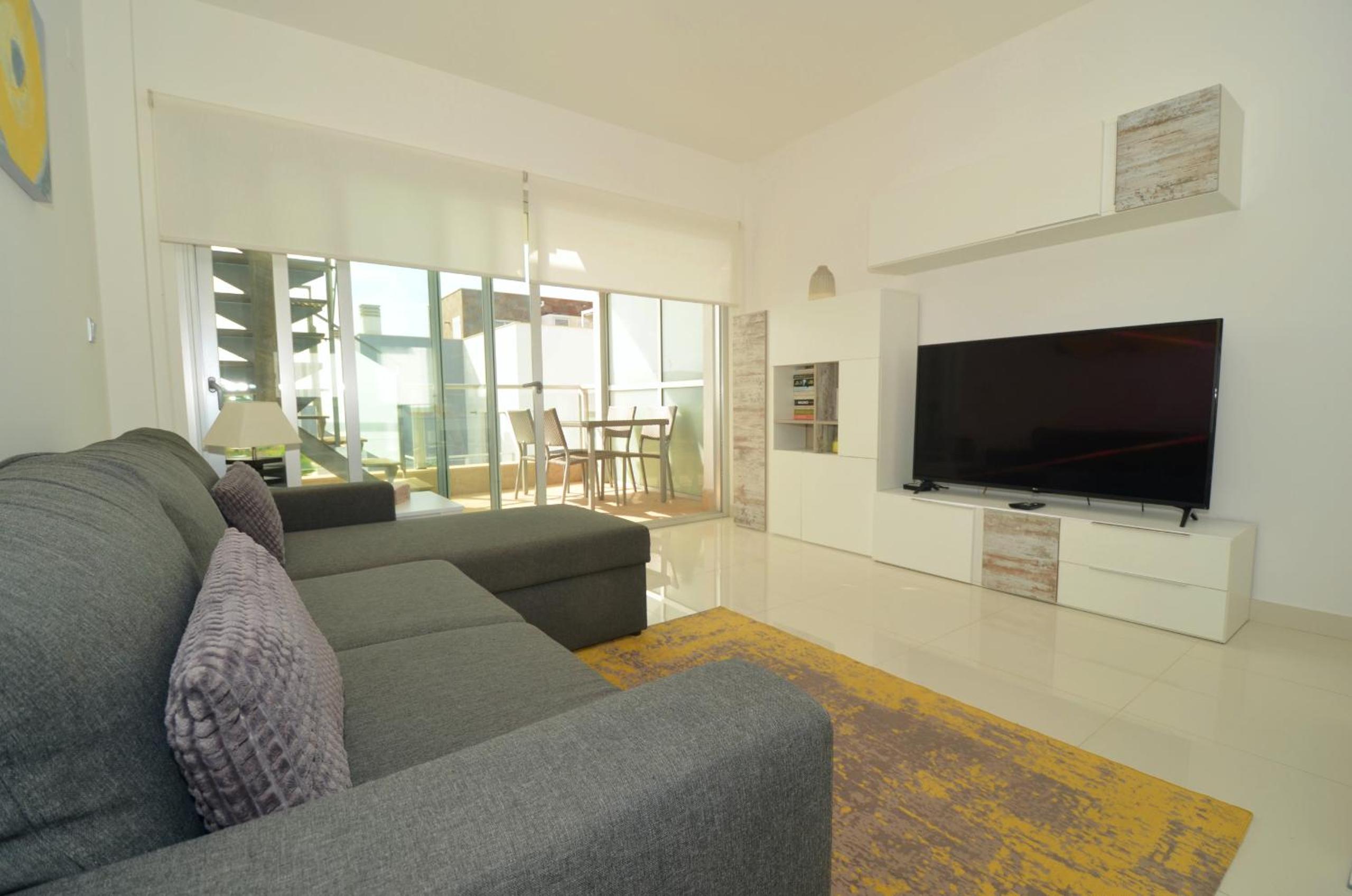 Apartamento de dos habitaciones con balcón