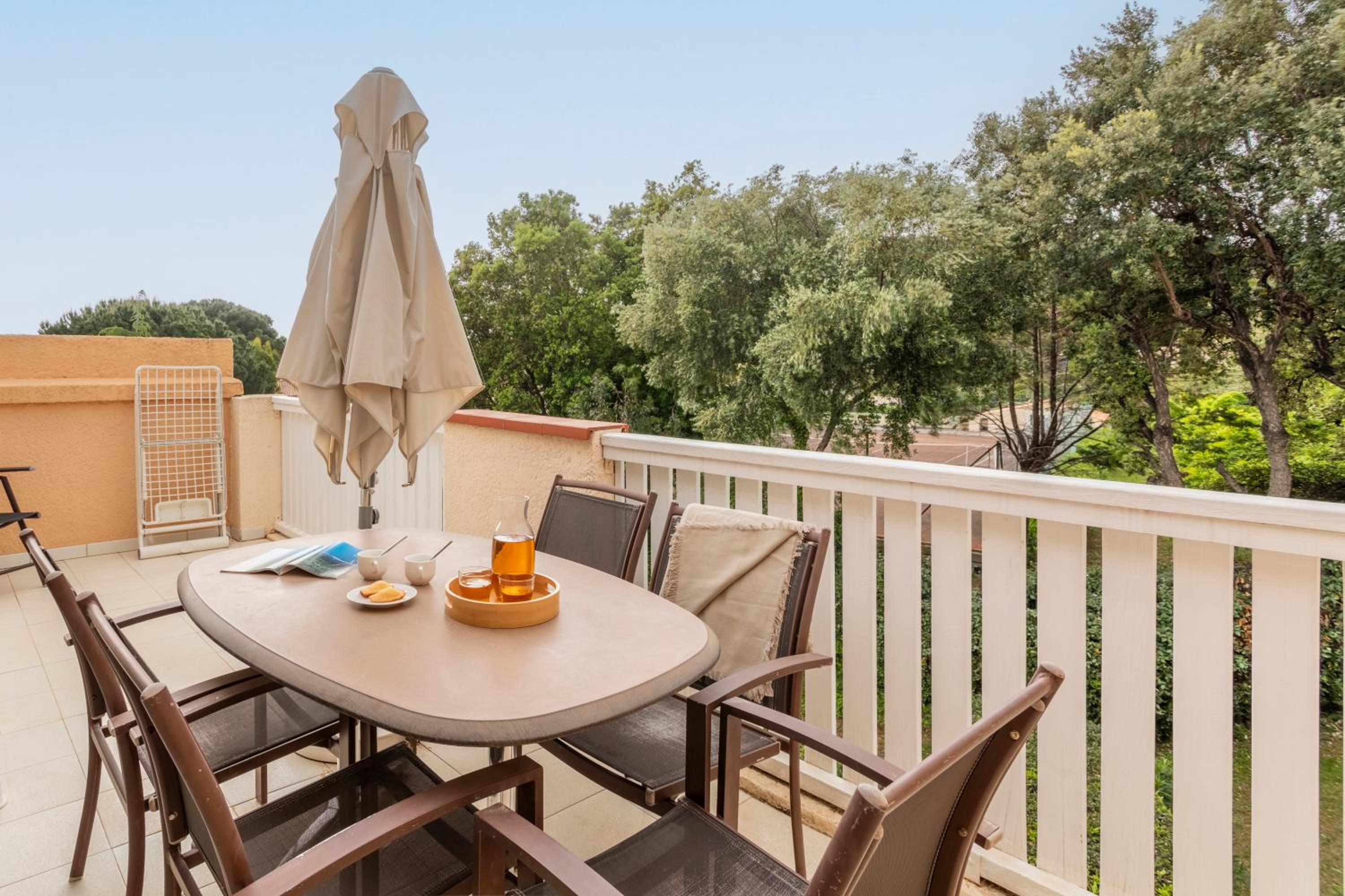 One-Bedroom Apartment with Air conditioning and Sleeping Alcove and Terrasse or Balcony (6 people) - Photo 4
