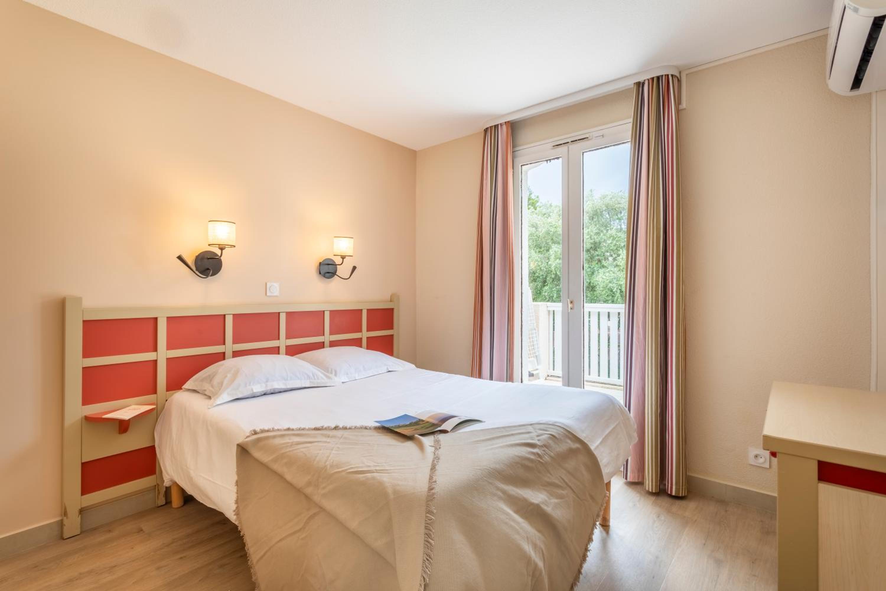 One-Bedroom Apartment with Air conditioning and Sleeping Alcove and Terrasse or Balcony (6 people) - Photo 6