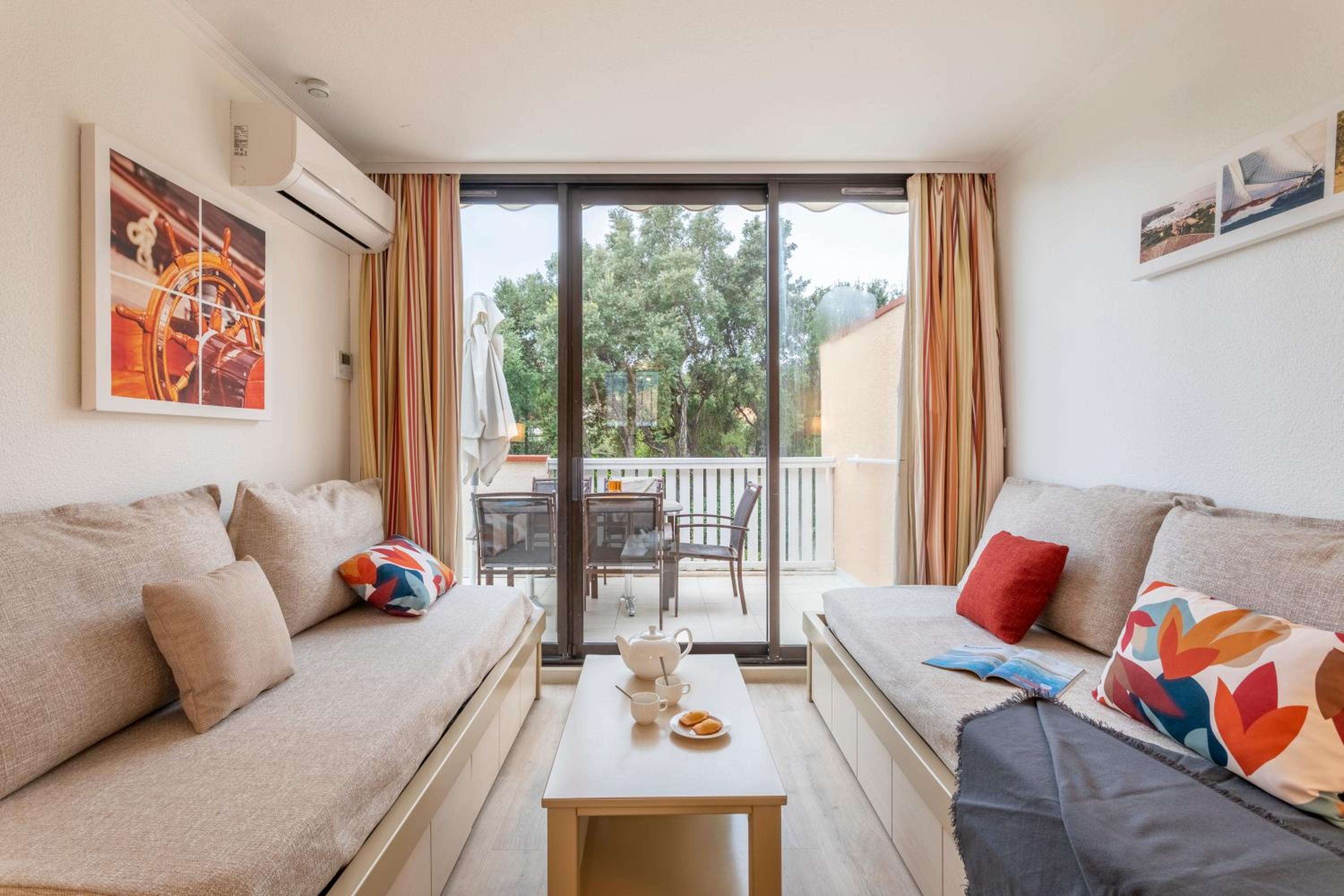 One-Bedroom Apartment with Air conditioning and Sleeping Alcove and Terrasse or Balcony (6 people) - Photo 2