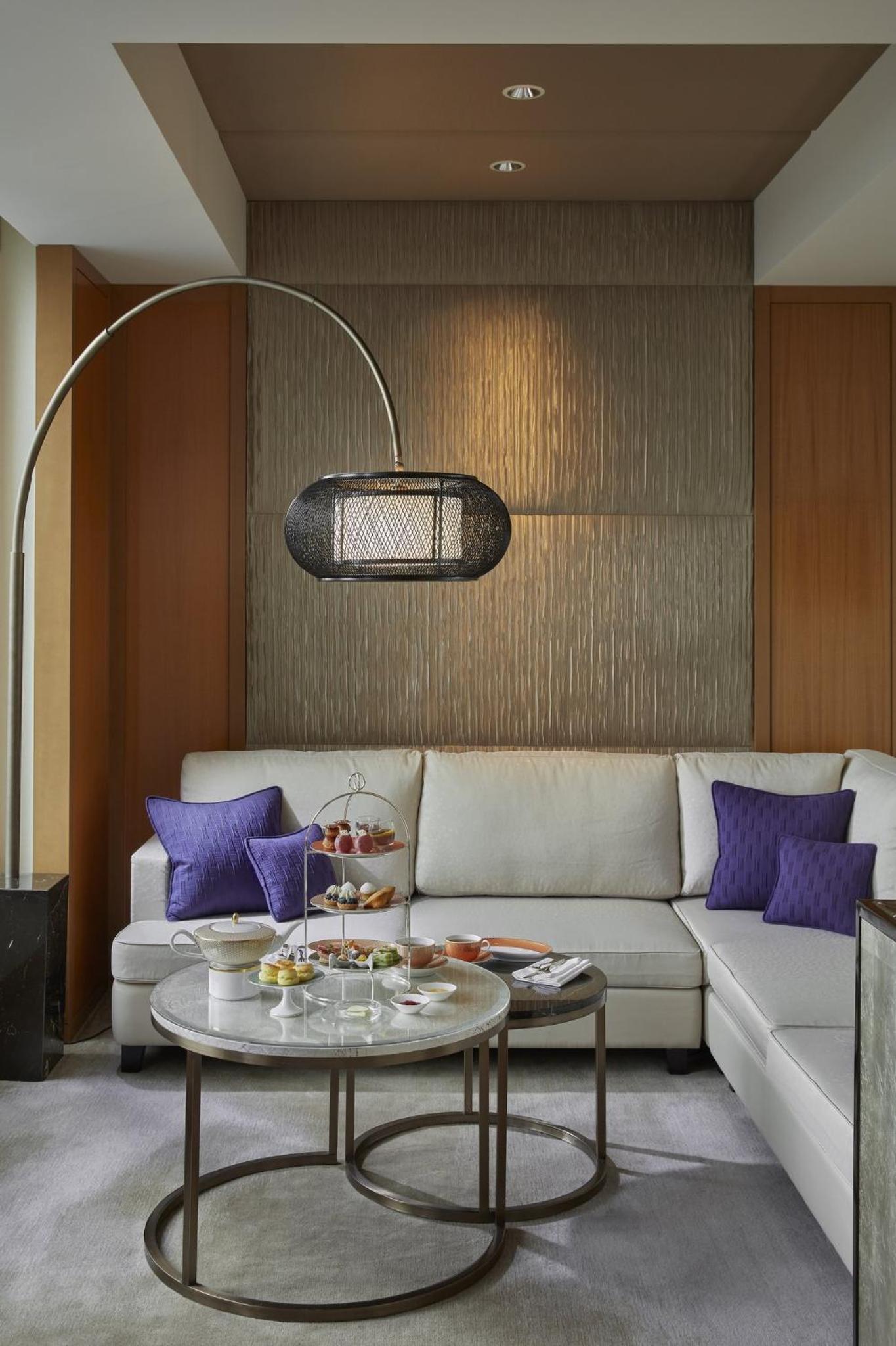 Mandarin Corner King Suite