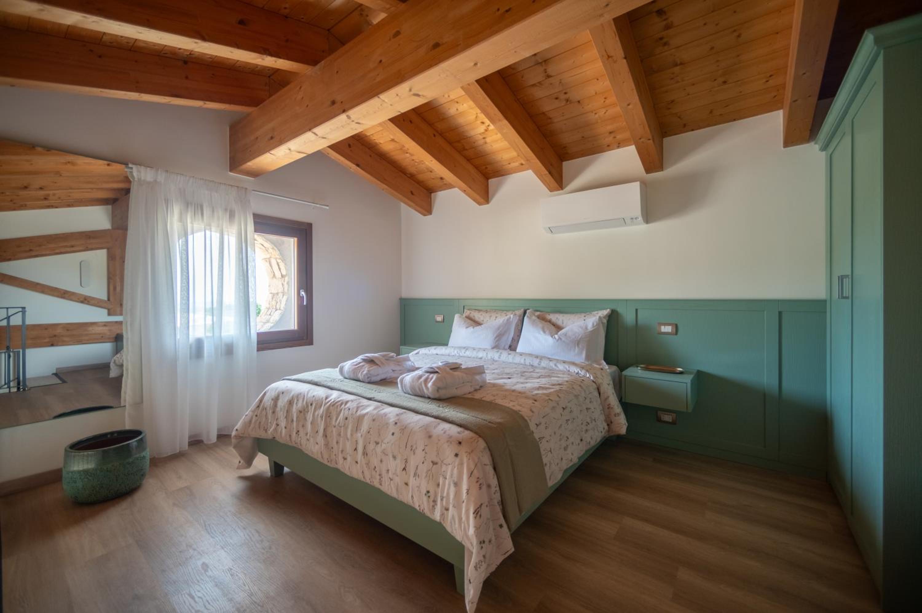 One-Bedroom Apartment with Lake View - Photo 18