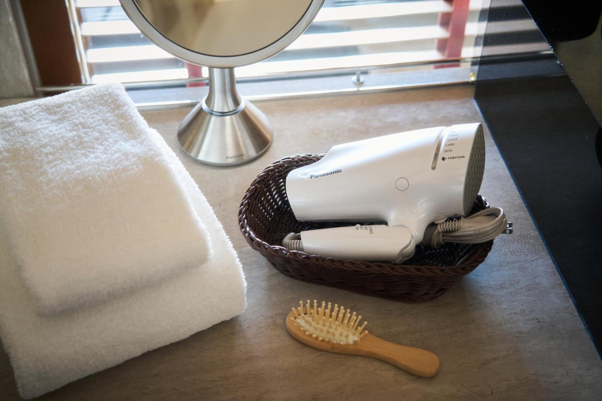 Deluxe Corner King Room