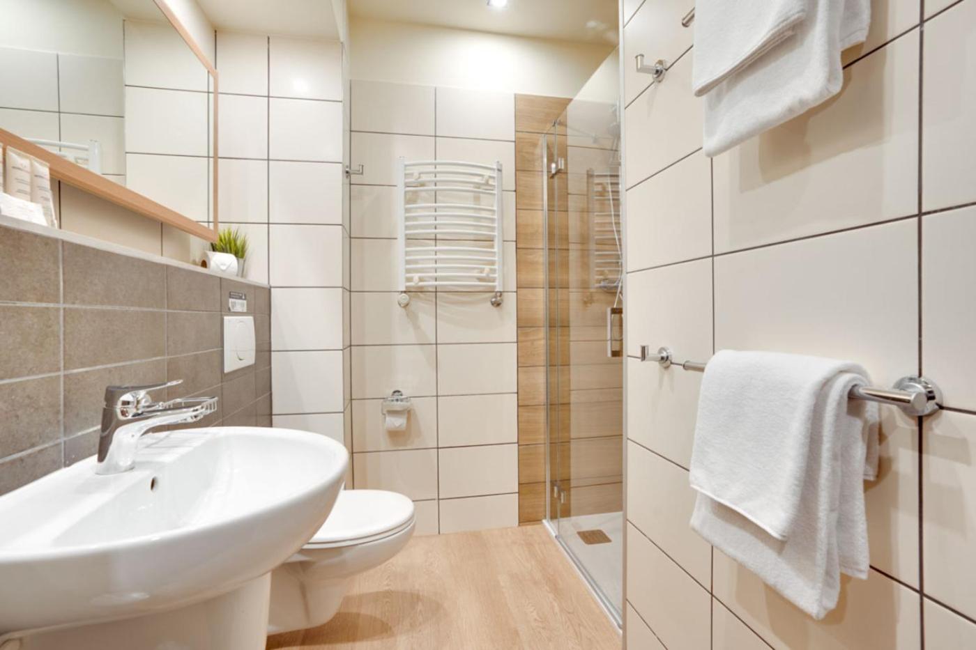 Business Twin Room - Photo 4