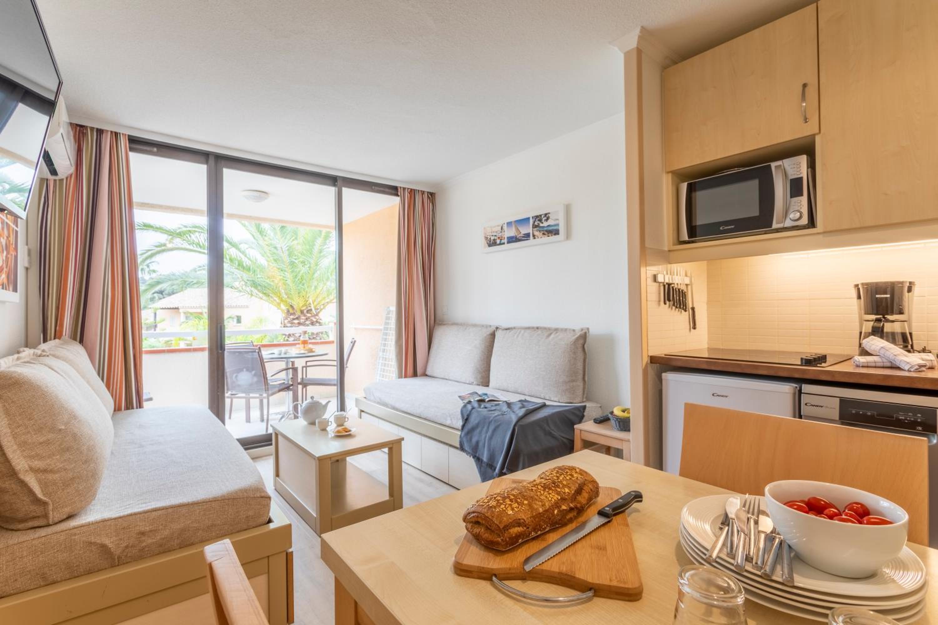 One-Bedroom Apartment with Air conditioning and Terrasse or Balcony (4 people) - Photo 6