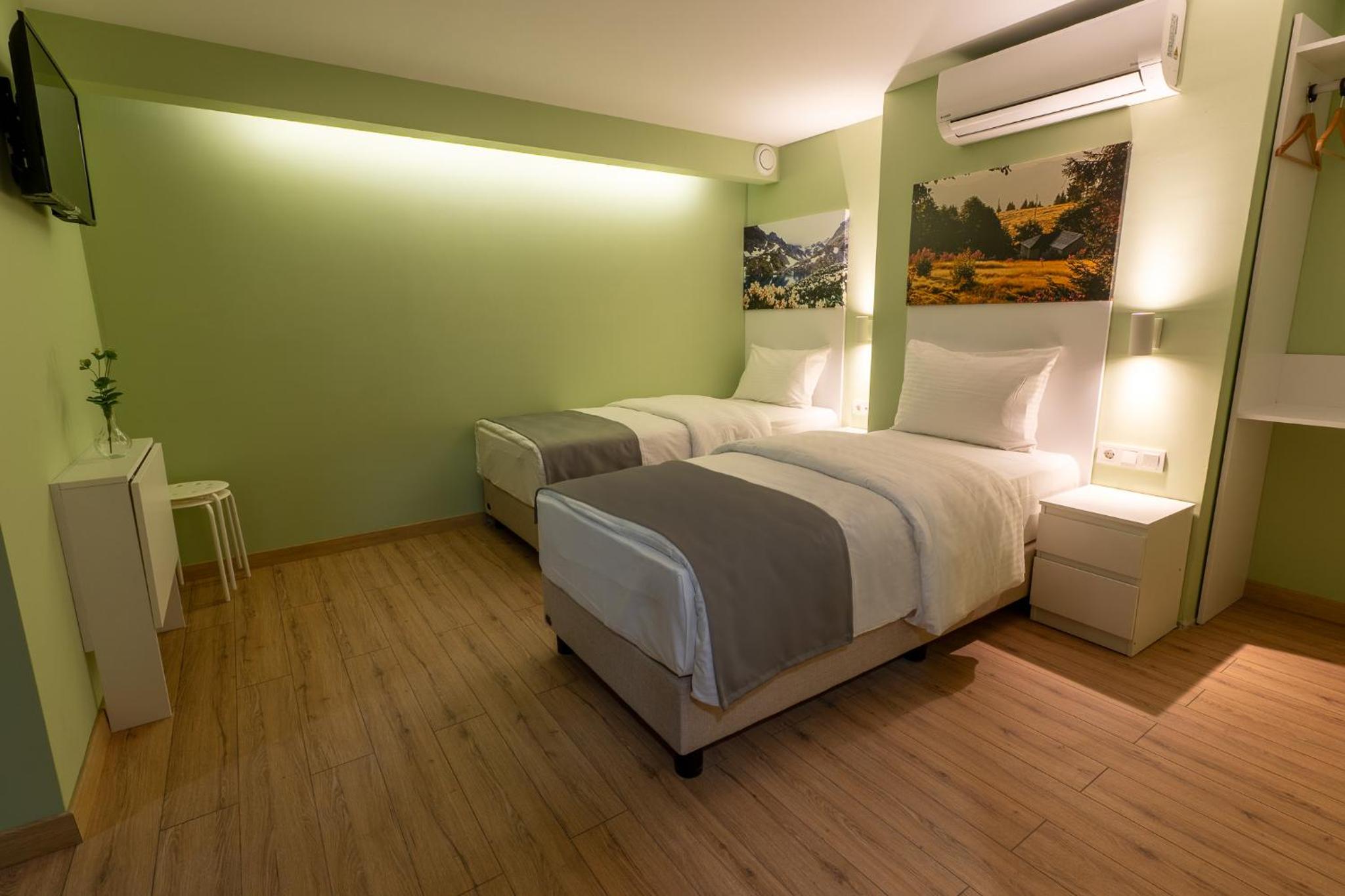Quadruple Room - Photo 1