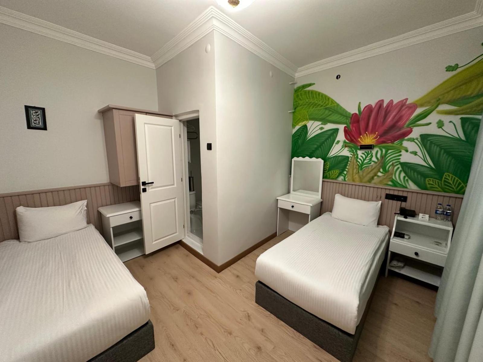 Deluxe Twin Room - Photo 2