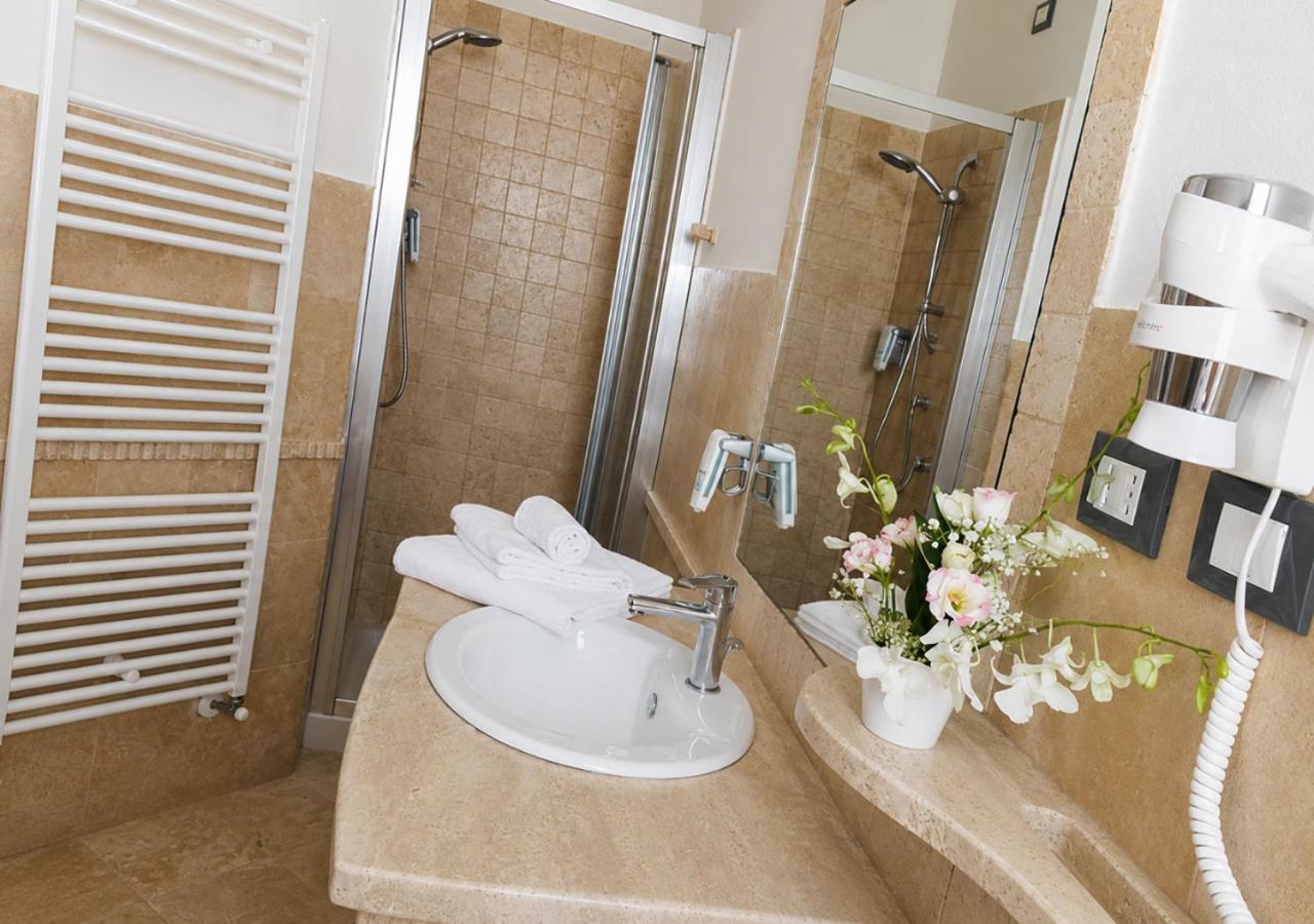 Superior Triple Room, photo 6