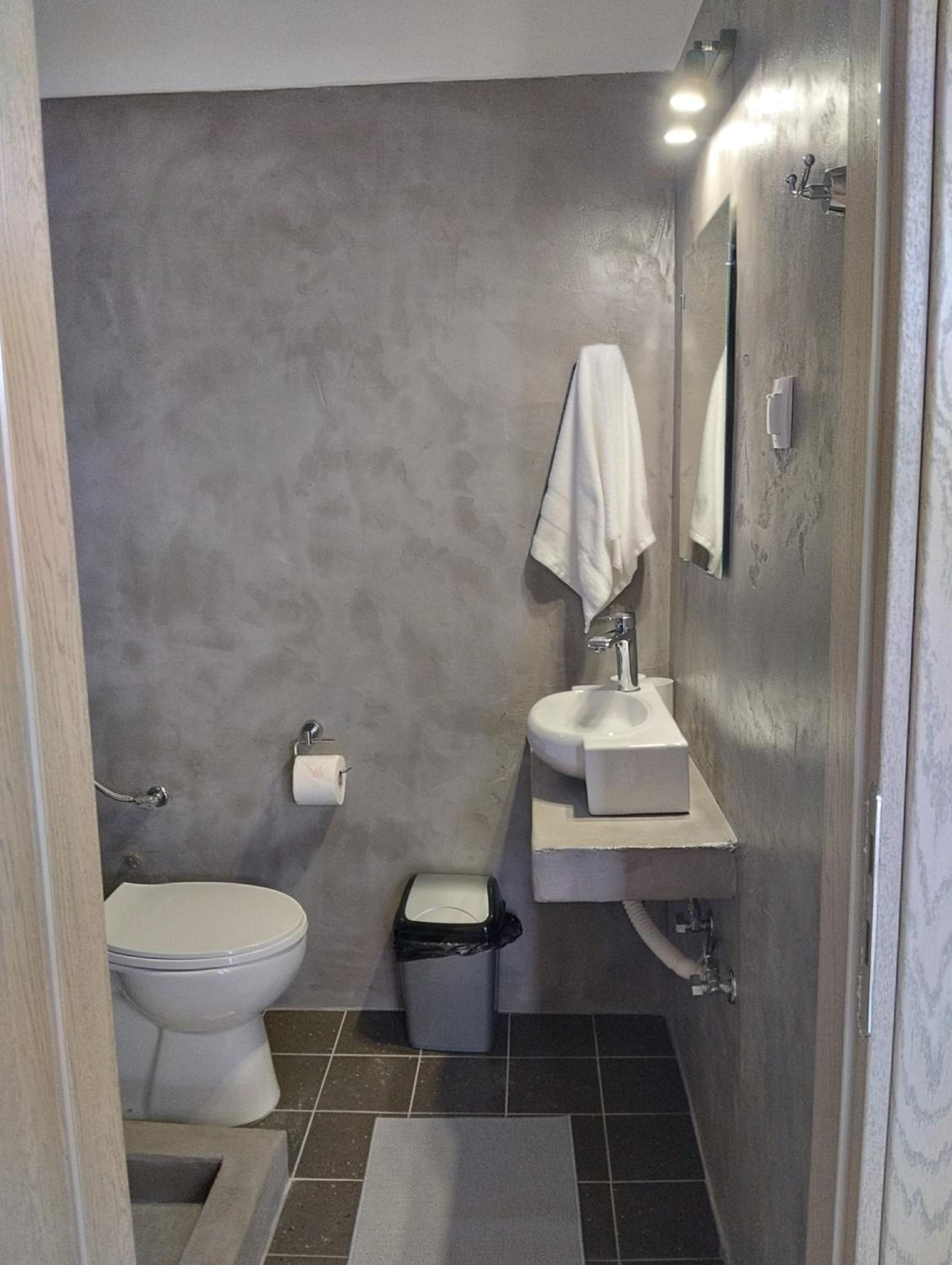 Deluxe Double Room with Side Sea View photo 2