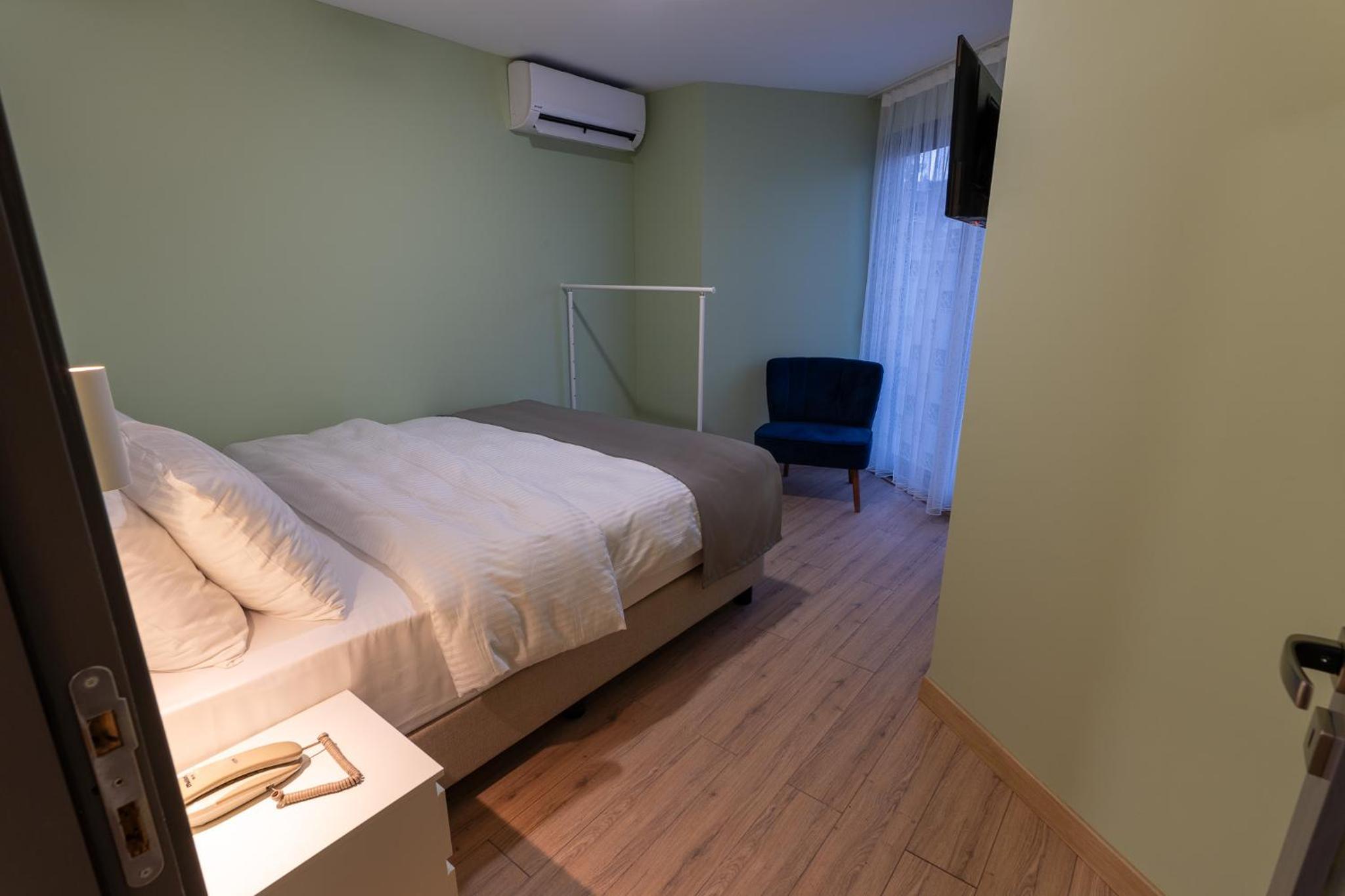 Standard Quadruple Room - Photo 2