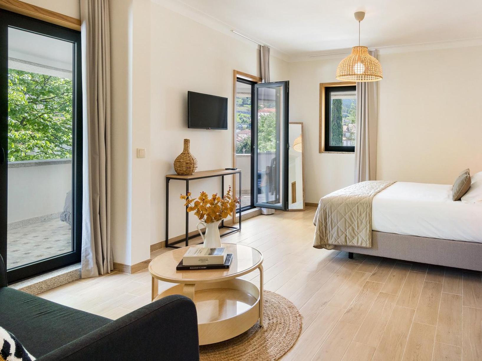 King Suite with Balcony photo 1