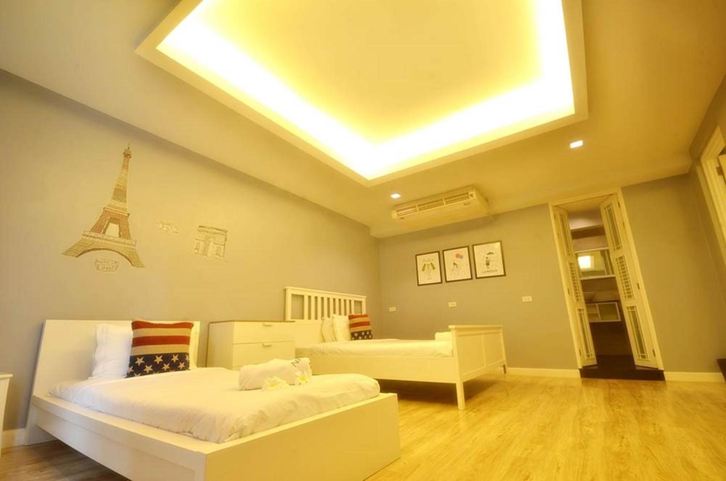 Family Room - Photo 16