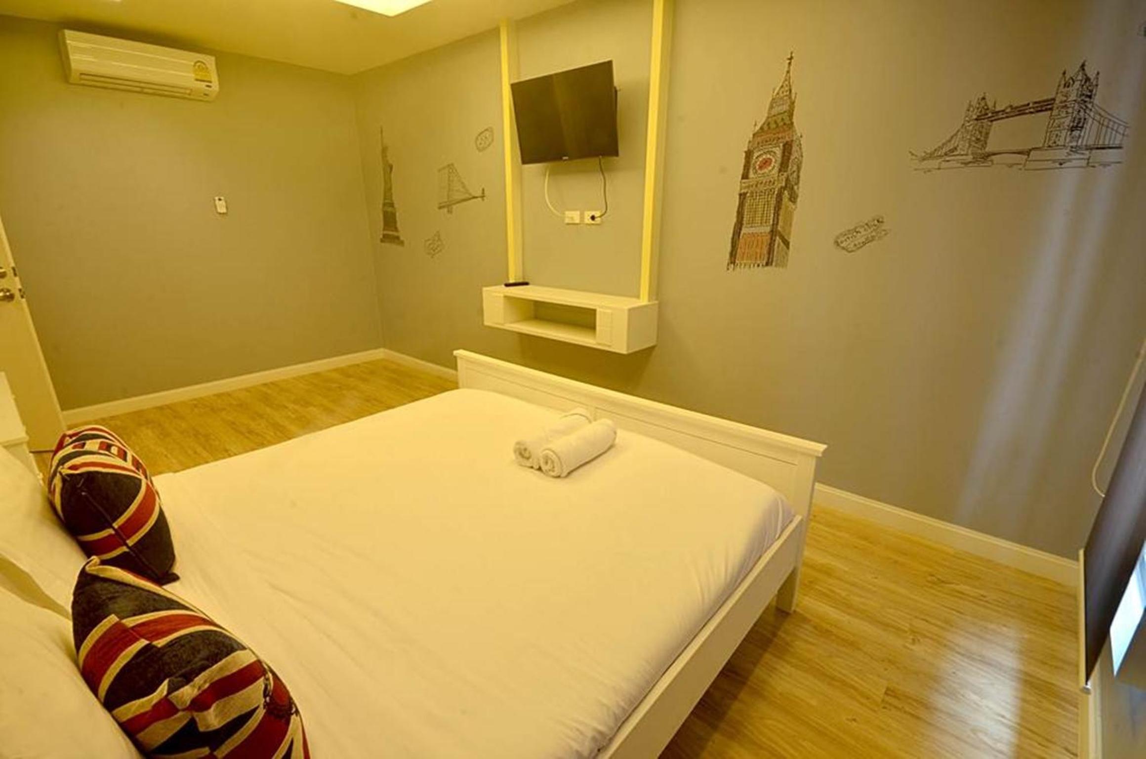 Family Room - Photo 9