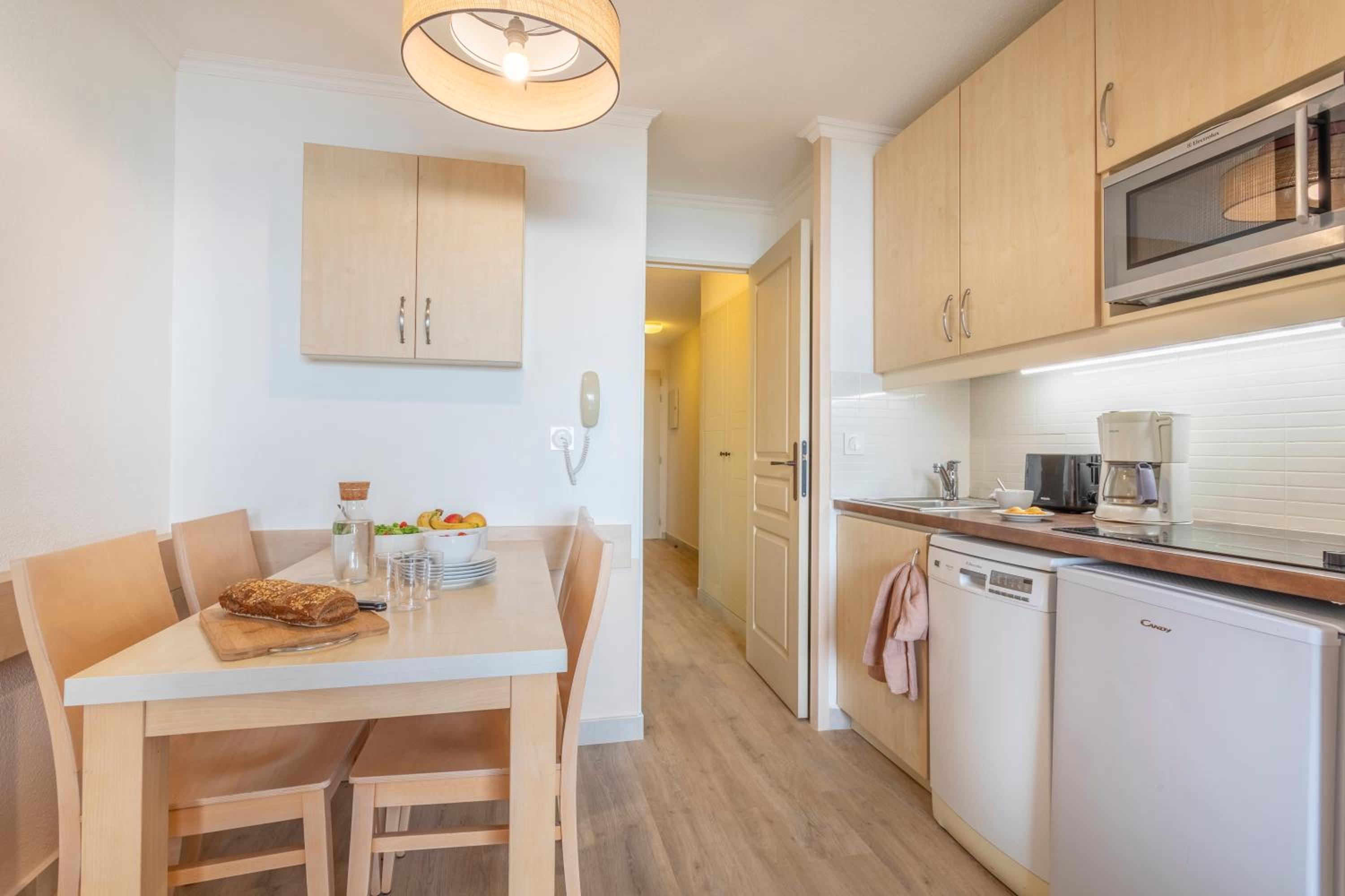 One-Bedroom Apartment with Air conditioning and Terrasse or Balcony - Sea View (4 people) - South Side - Photo 3