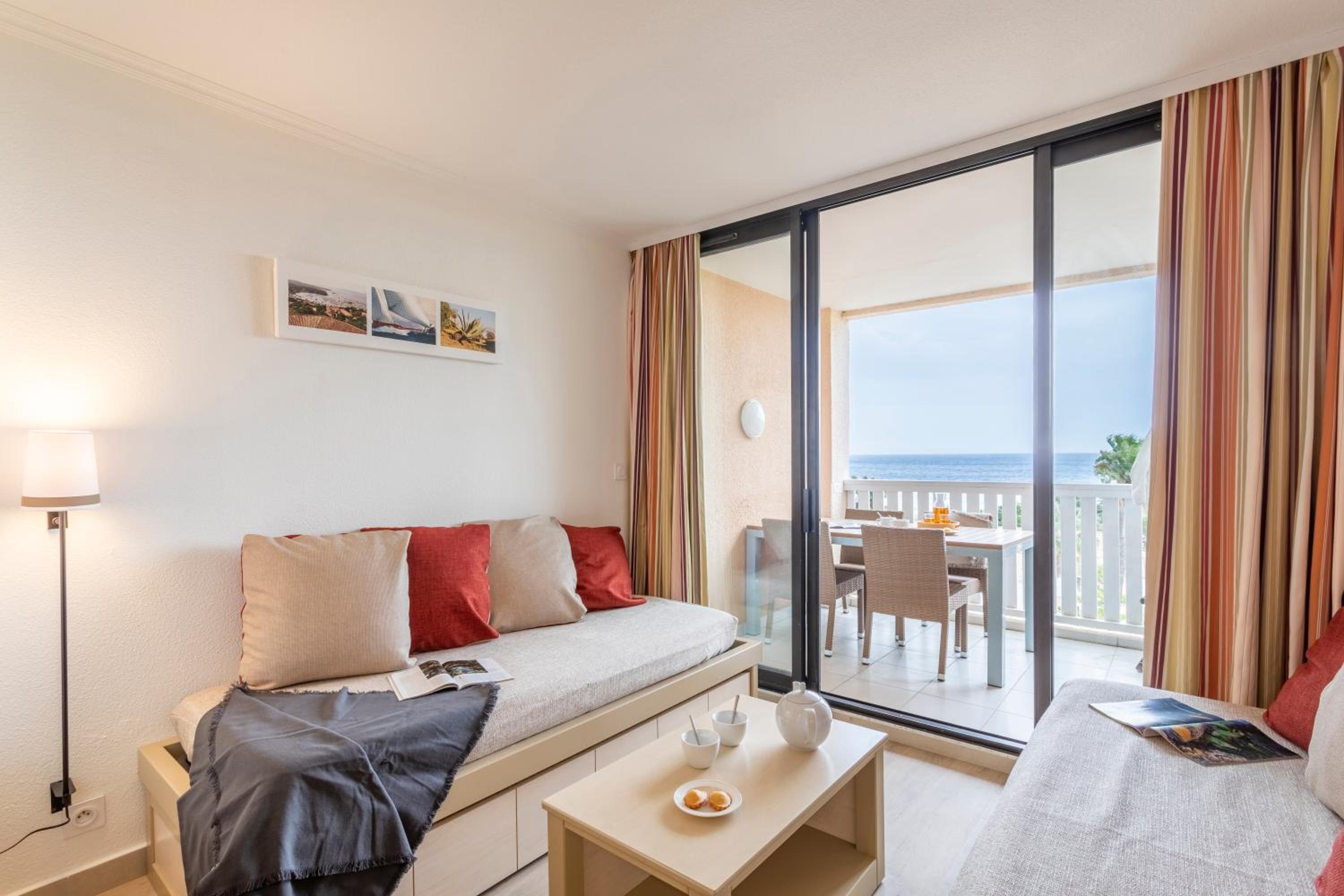 One-Bedroom Apartment with Air conditioning and Terrasse or Balcony - Sea View (4 people) - South Side - Photo 1