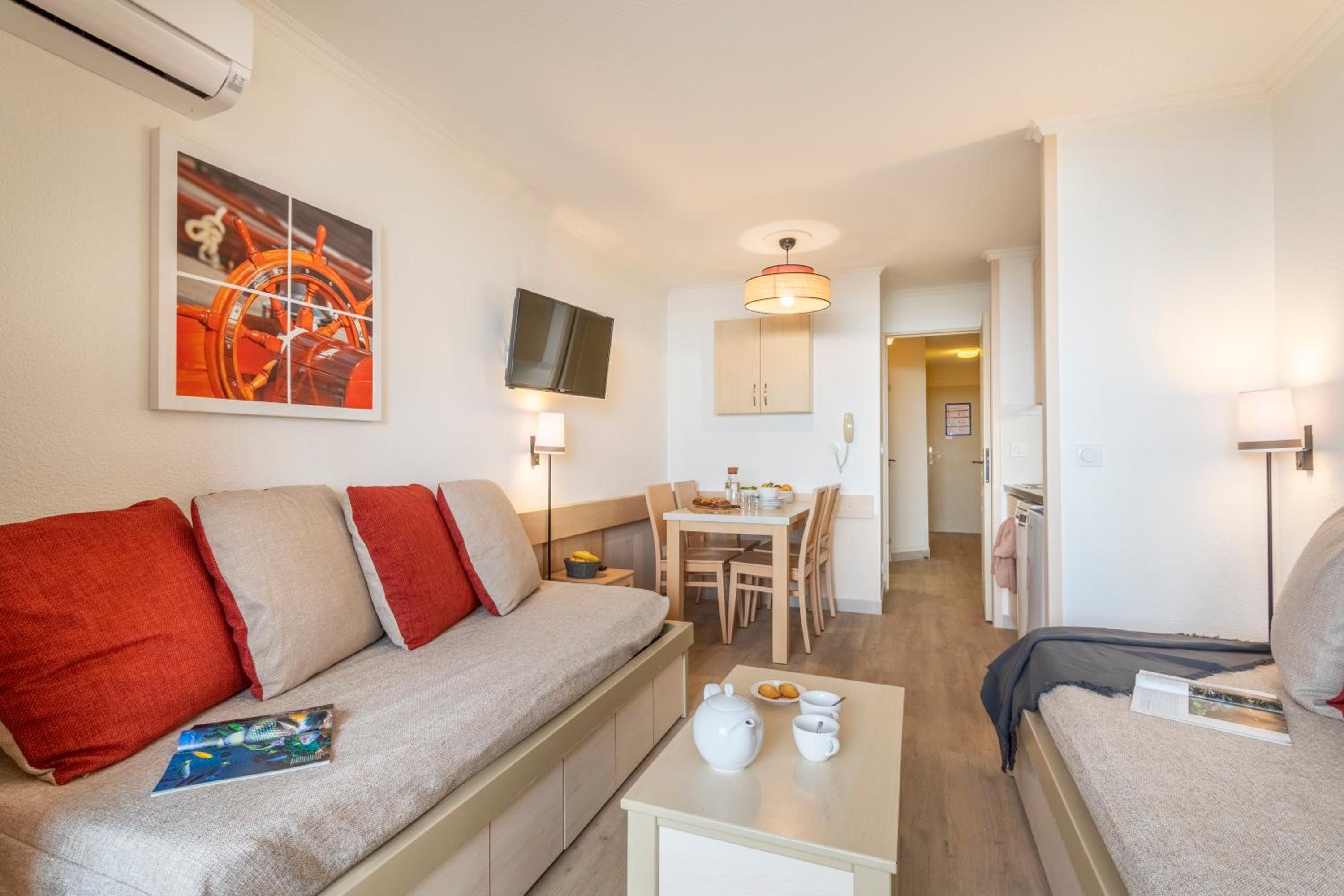 One-Bedroom Apartment with Air conditioning and Terrasse or Balcony - Sea View (4 people) - South Side - Photo 6