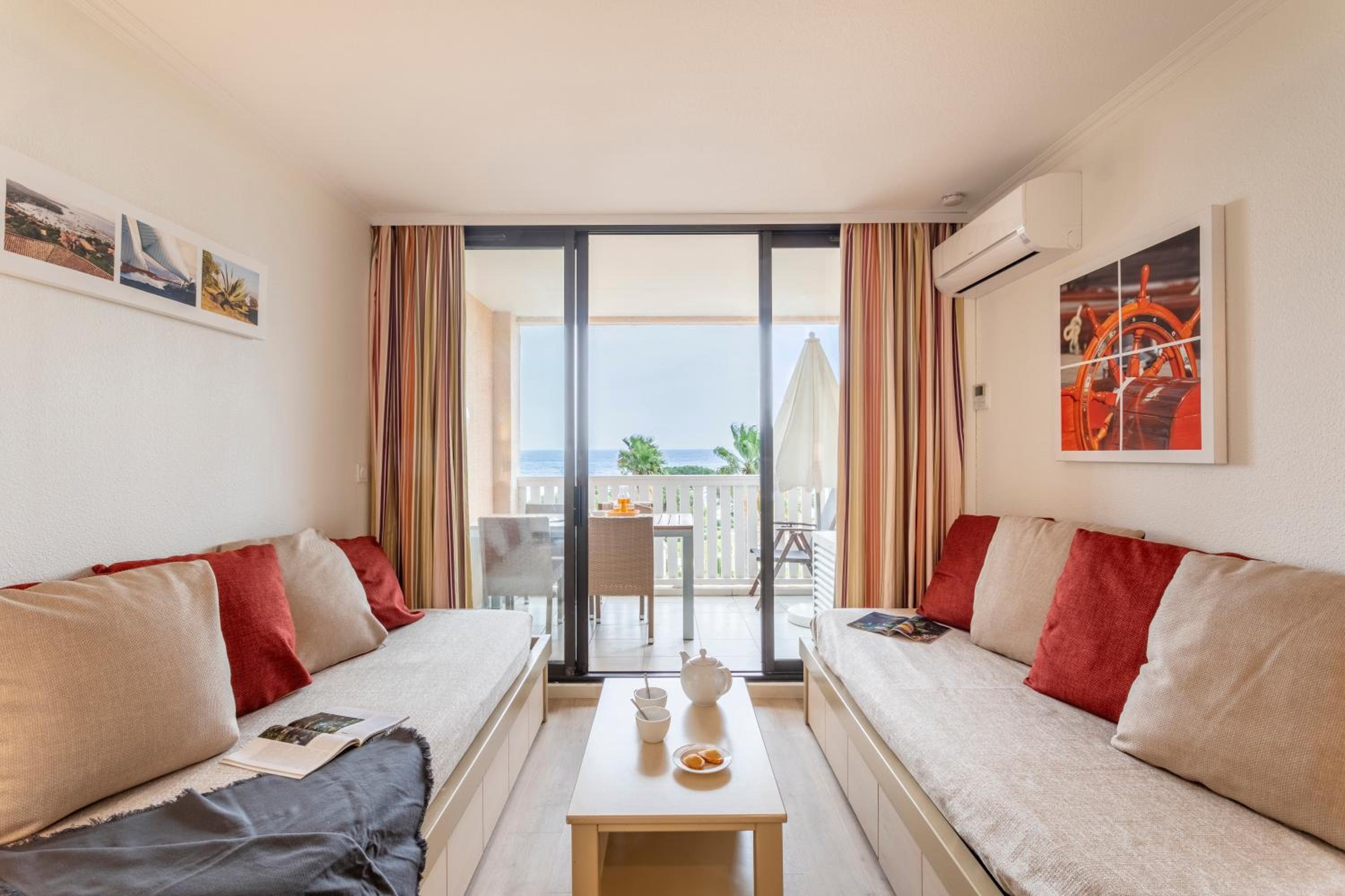 One-Bedroom Apartment with Air conditioning and Terrasse or Balcony - Sea View (4 people) - South Side - Photo 7