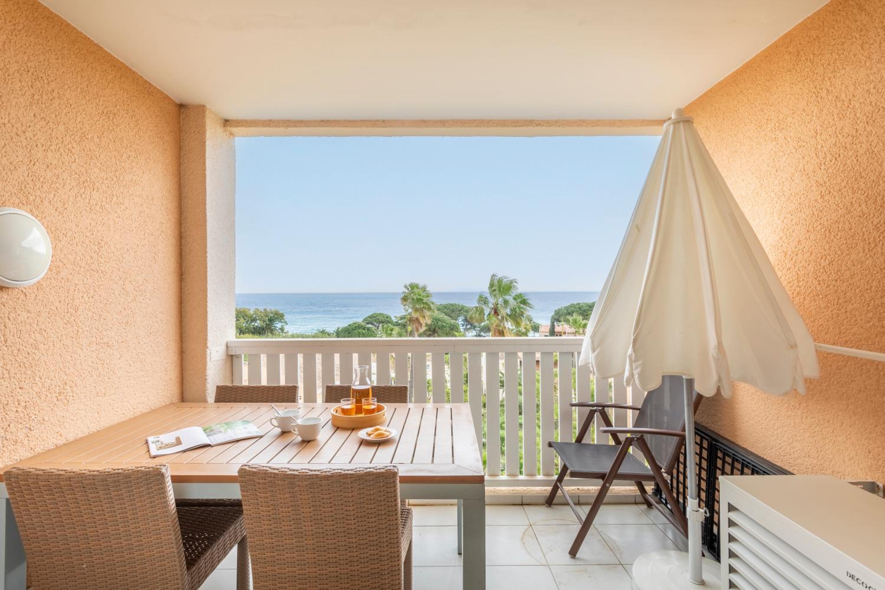 One-Bedroom Apartment with Air conditioning and Terrasse or Balcony - Sea View (4 people) - South Side - Photo 4