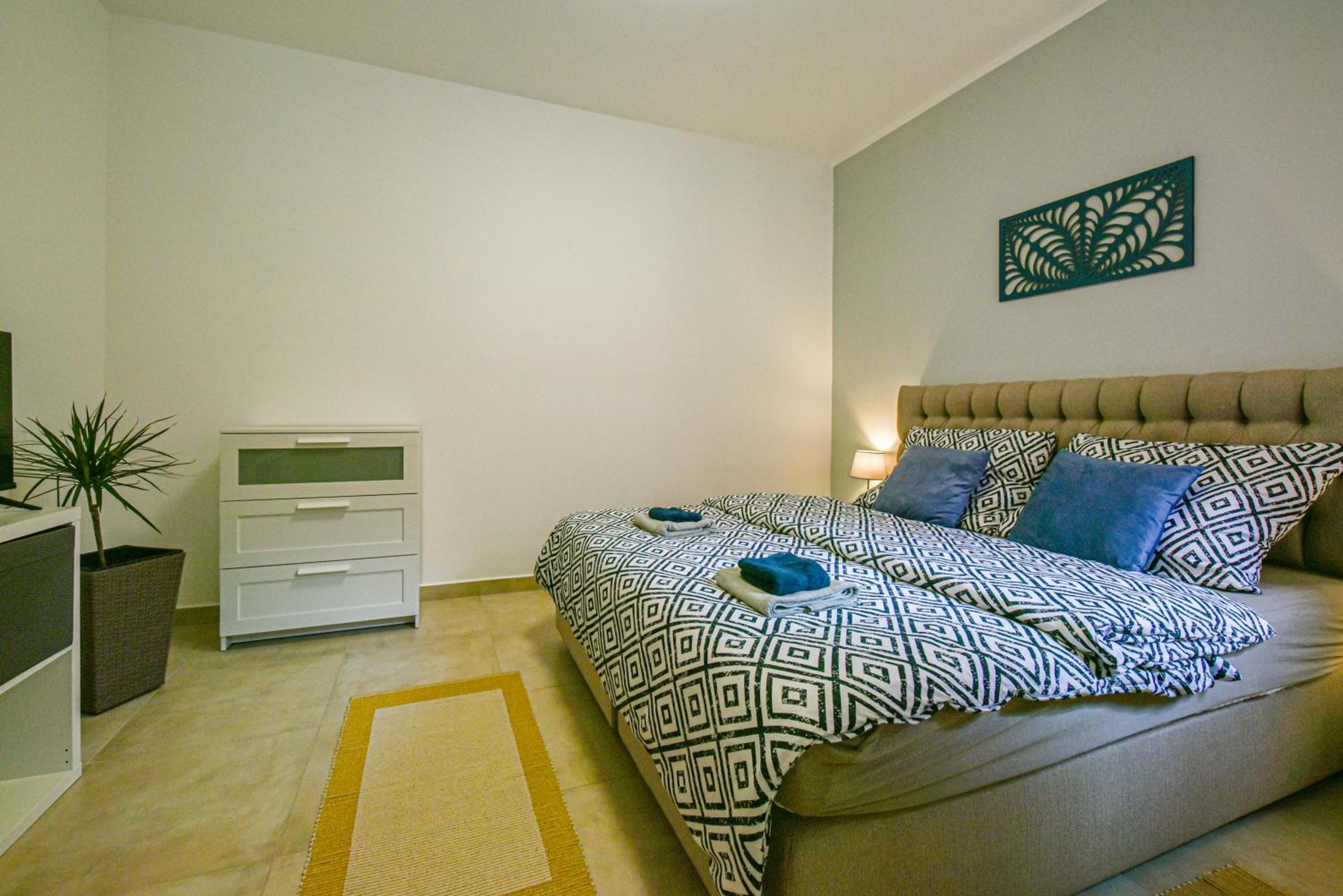 Apartment photo 2