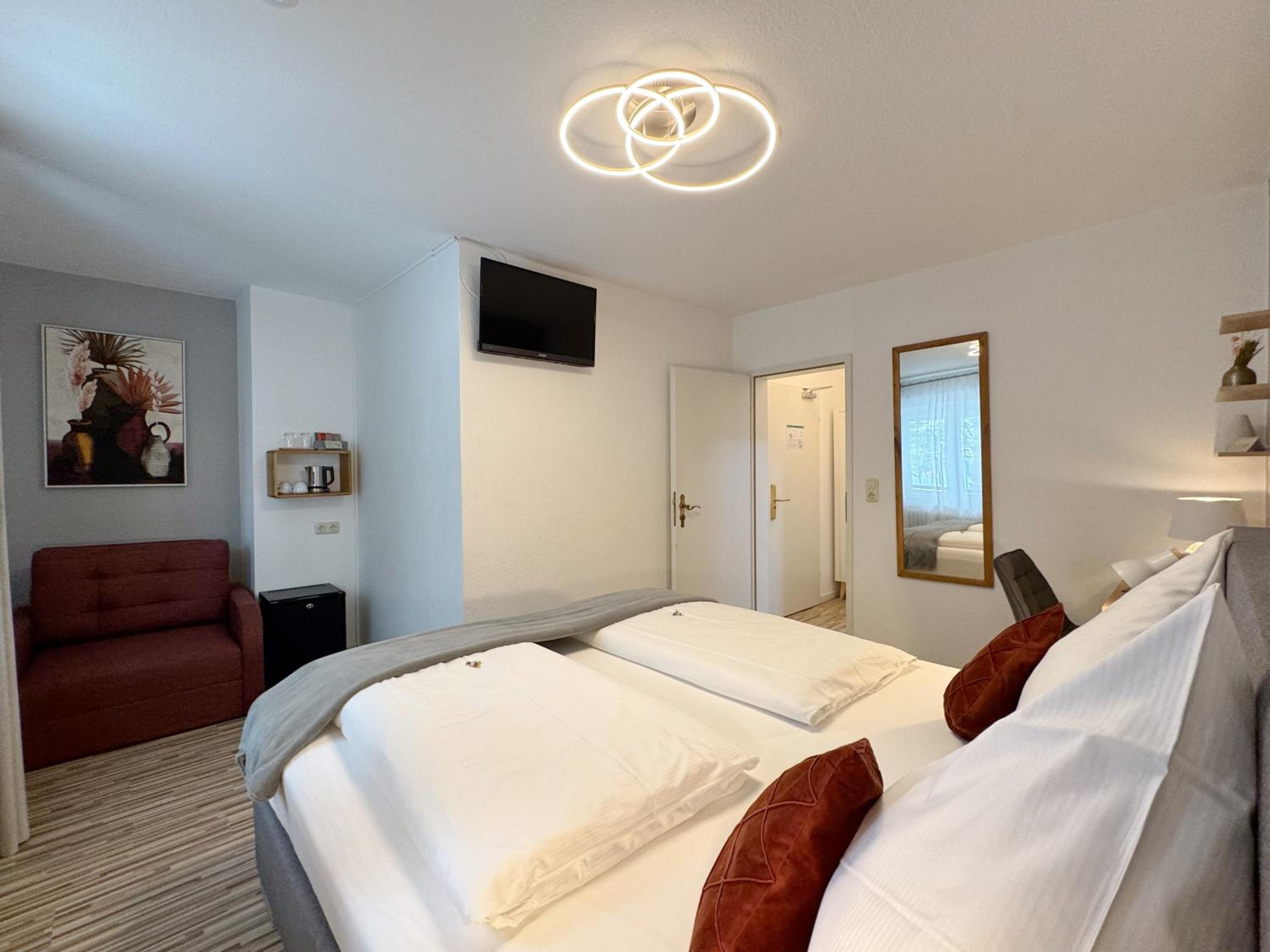 Standard Double Room with Lake View - Photo 10
