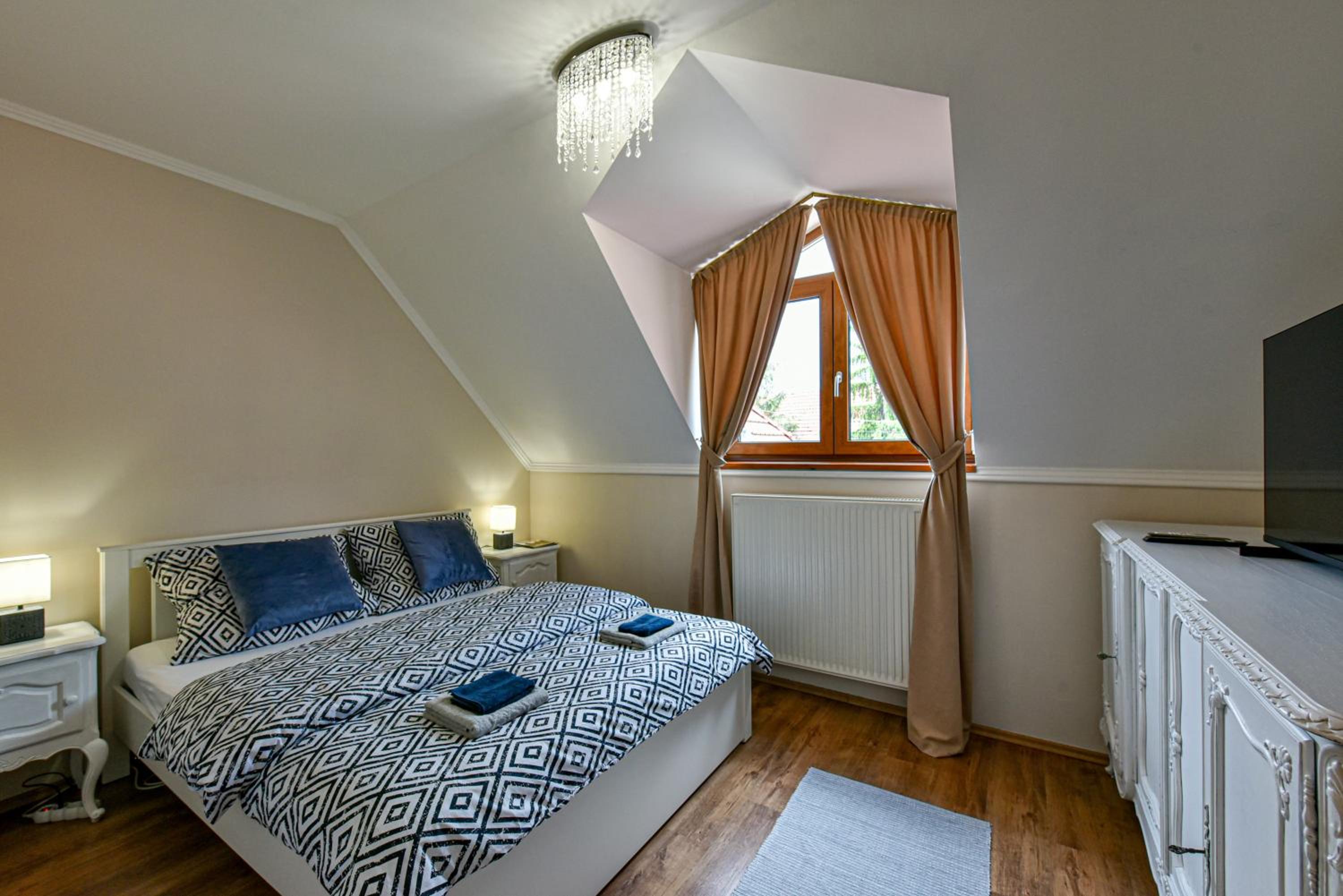 Three-Bedroom Deluxe Apartment photo 2