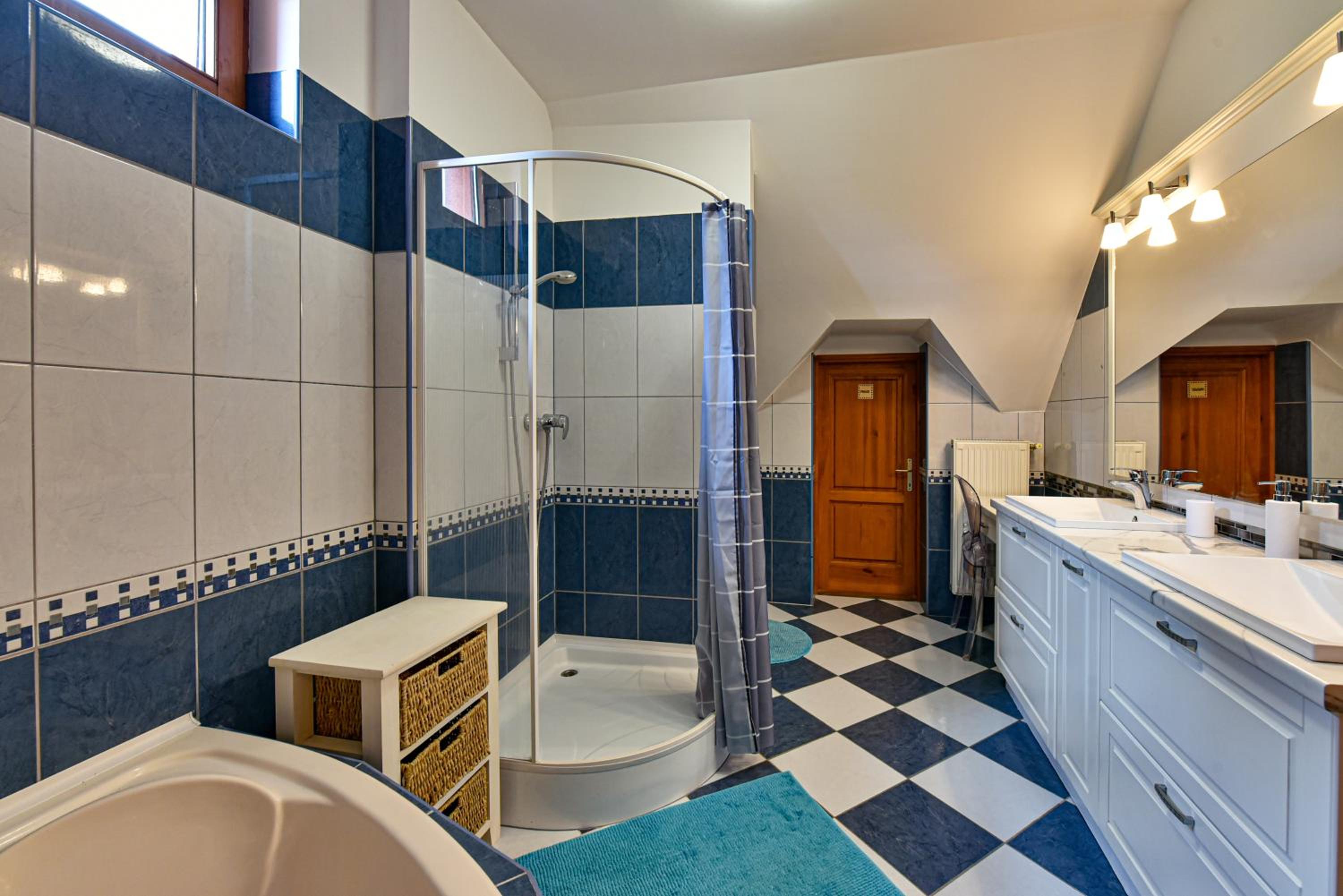 Three-Bedroom Deluxe Apartment photo 3
