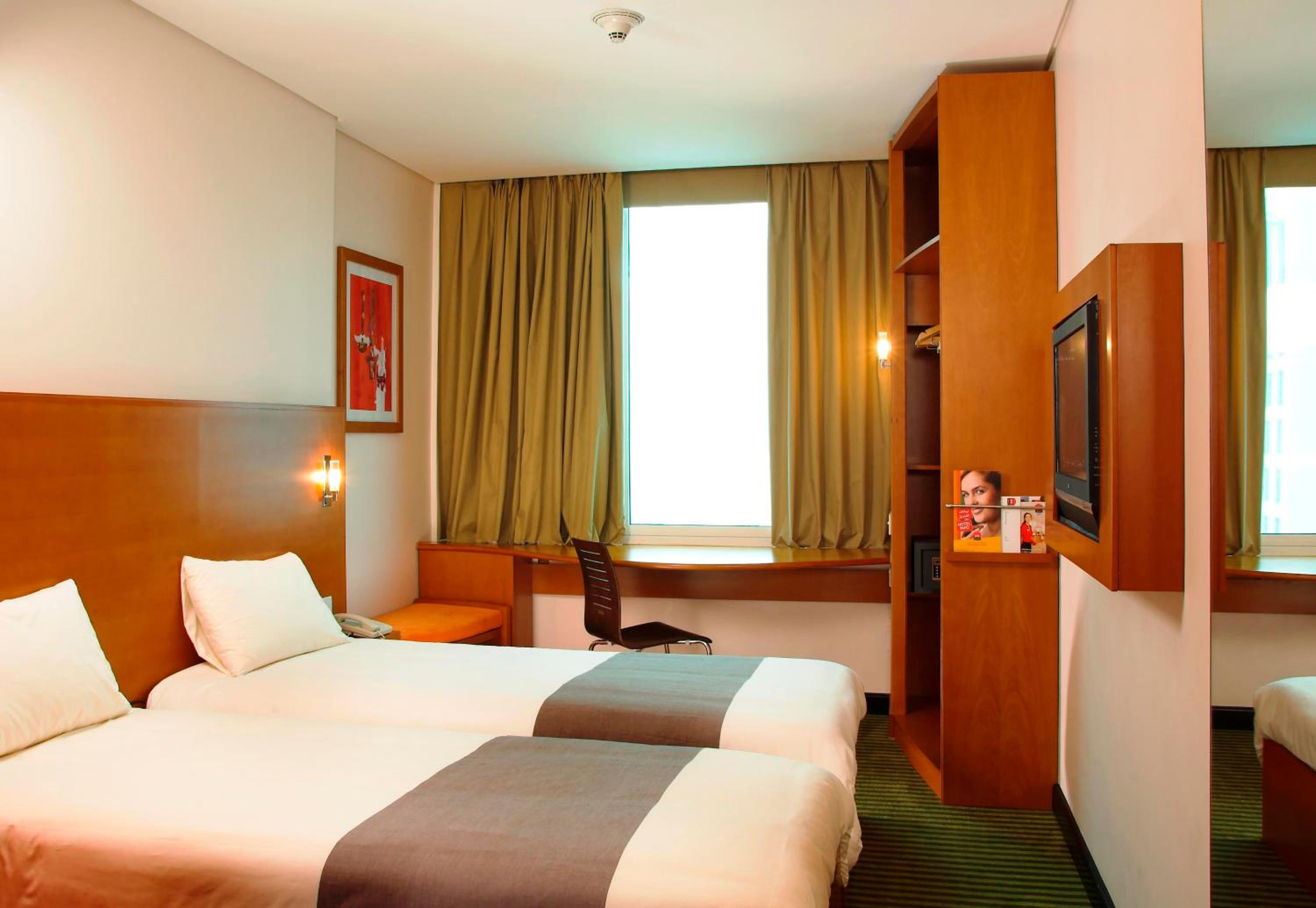Standard Twin Room - Photo 8