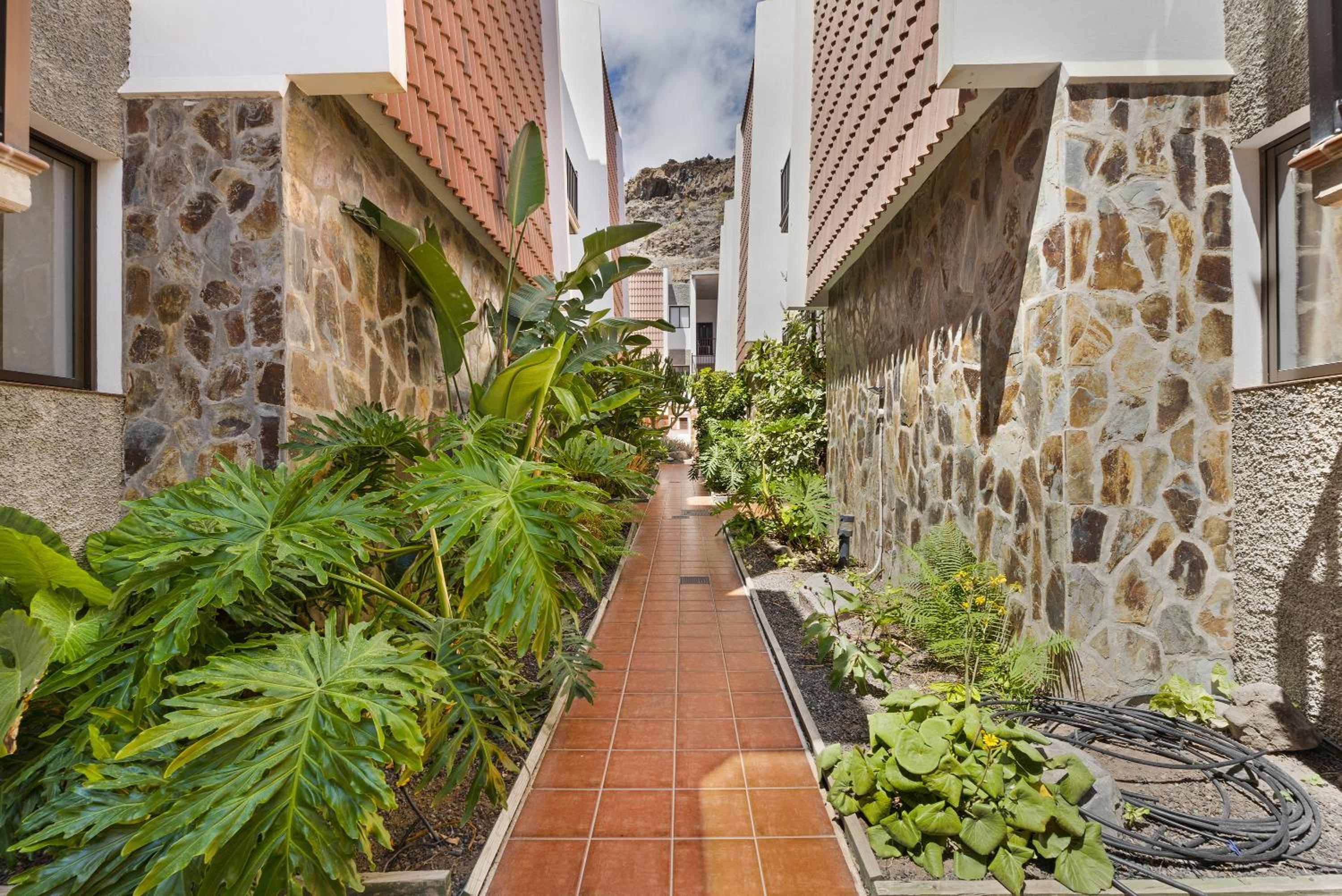 One-Bedroom Apartment with Garden View photo 3