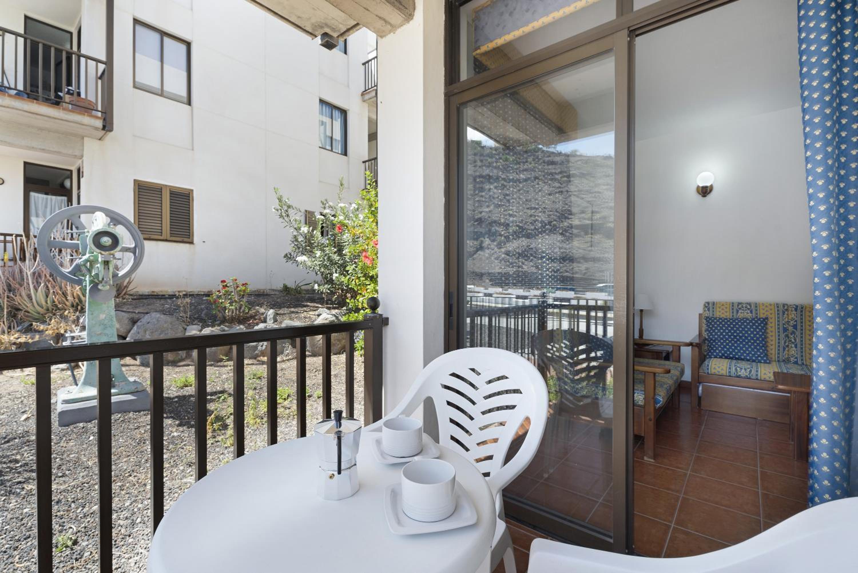 One-Bedroom Apartment with Garden View photo 2
