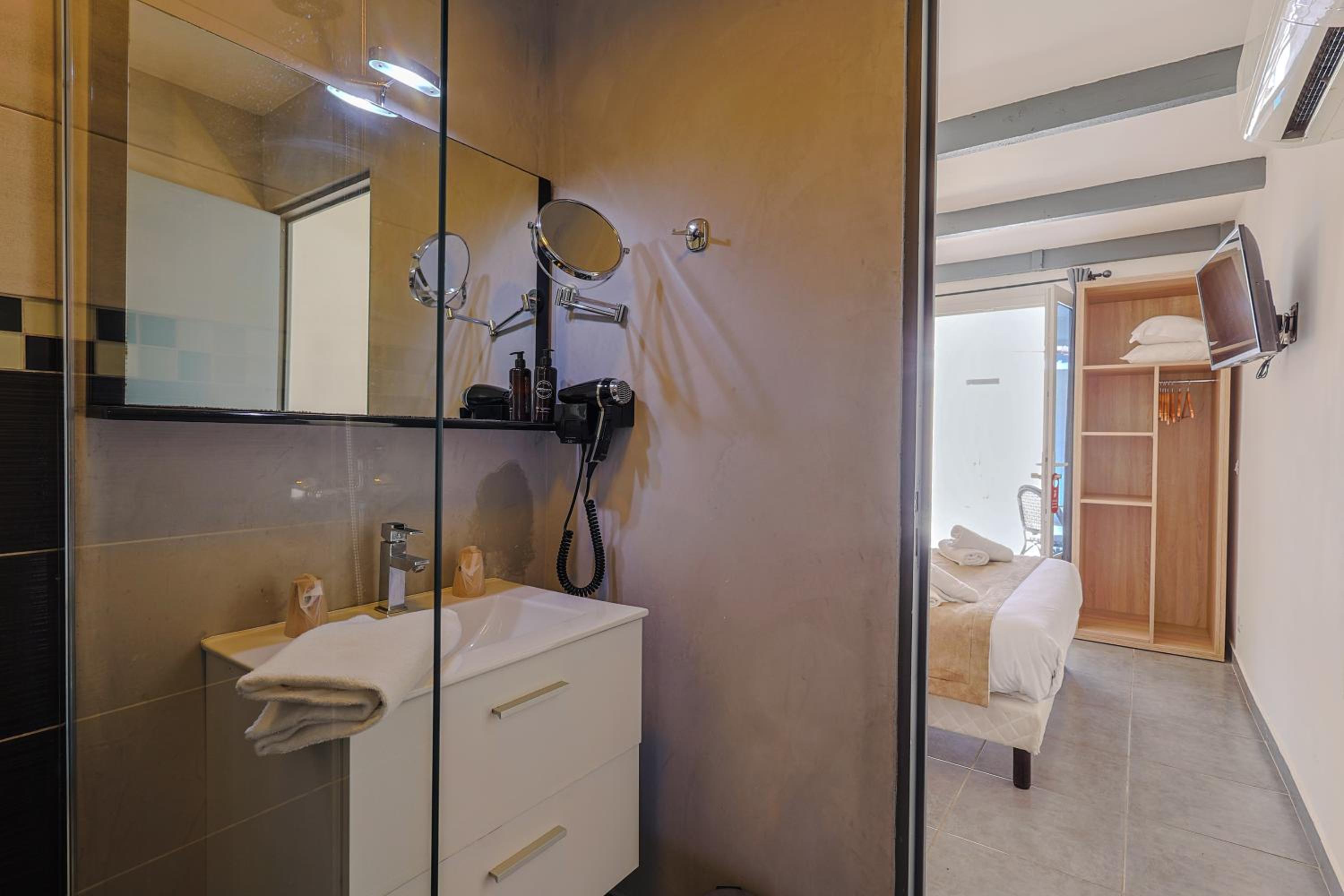 Double Room on the Ground Floor photo 2