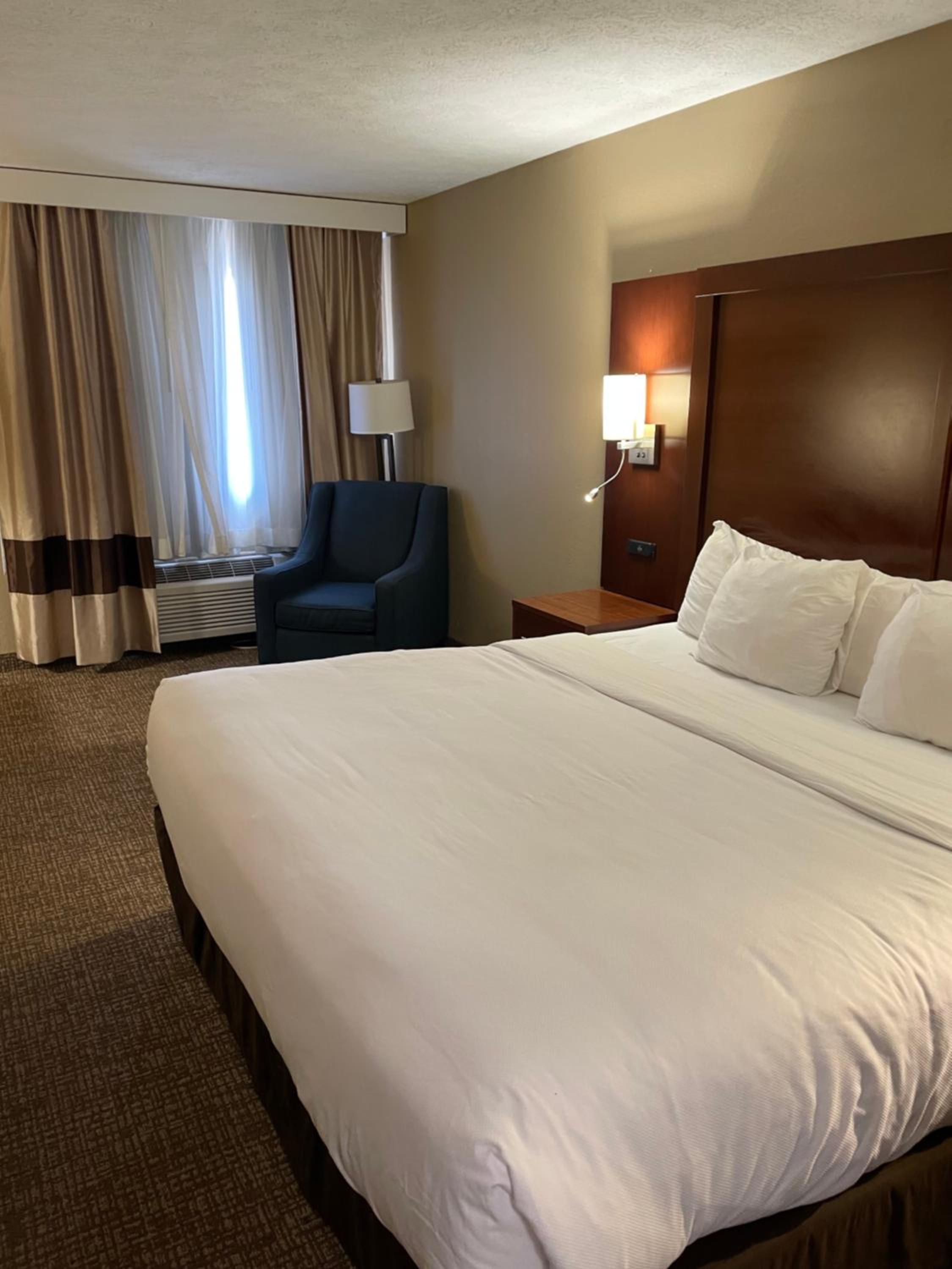 King Room - Non-Smoking - Photo 1