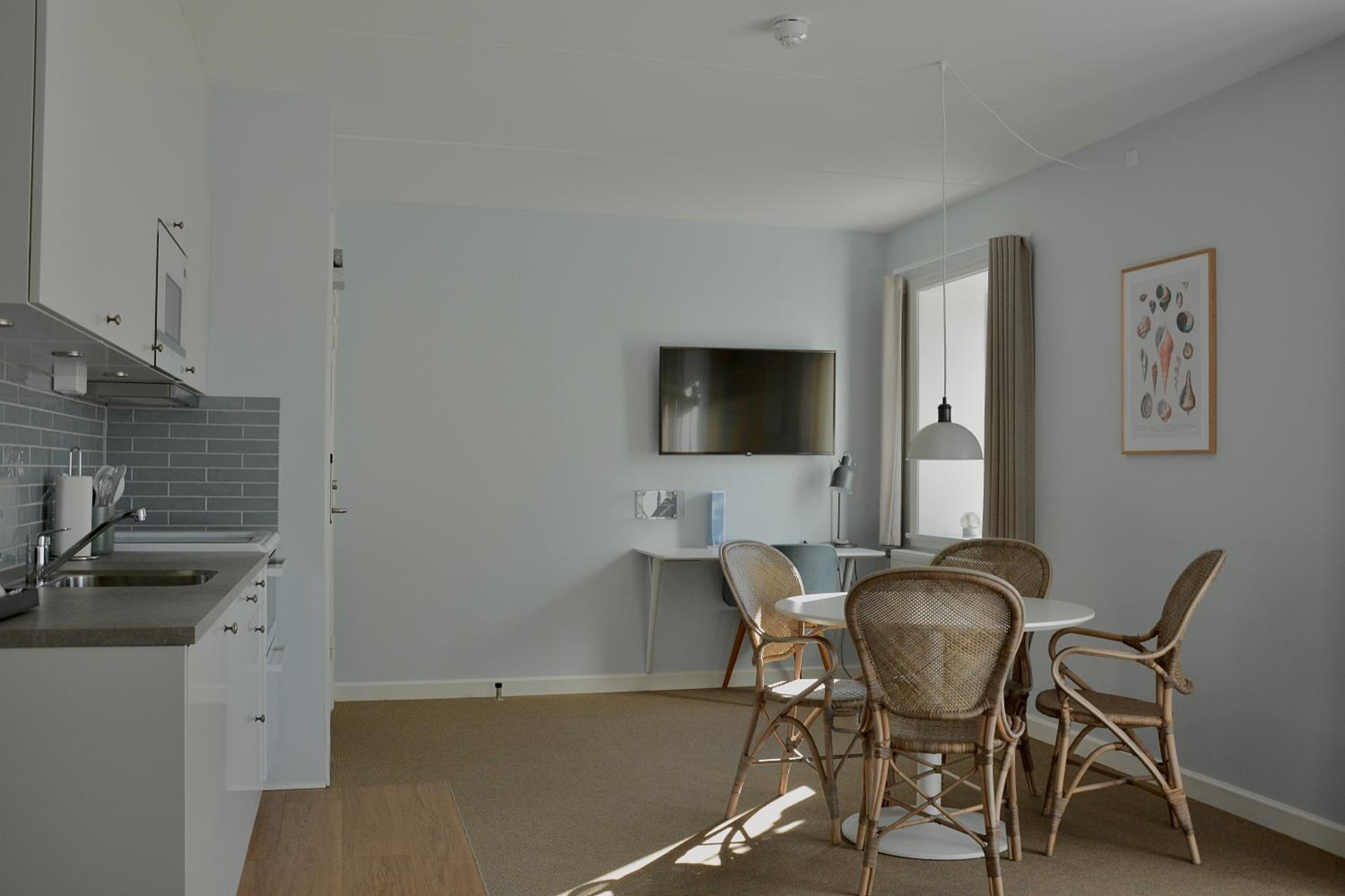 Two-Bedroom Apartment - Photo 31