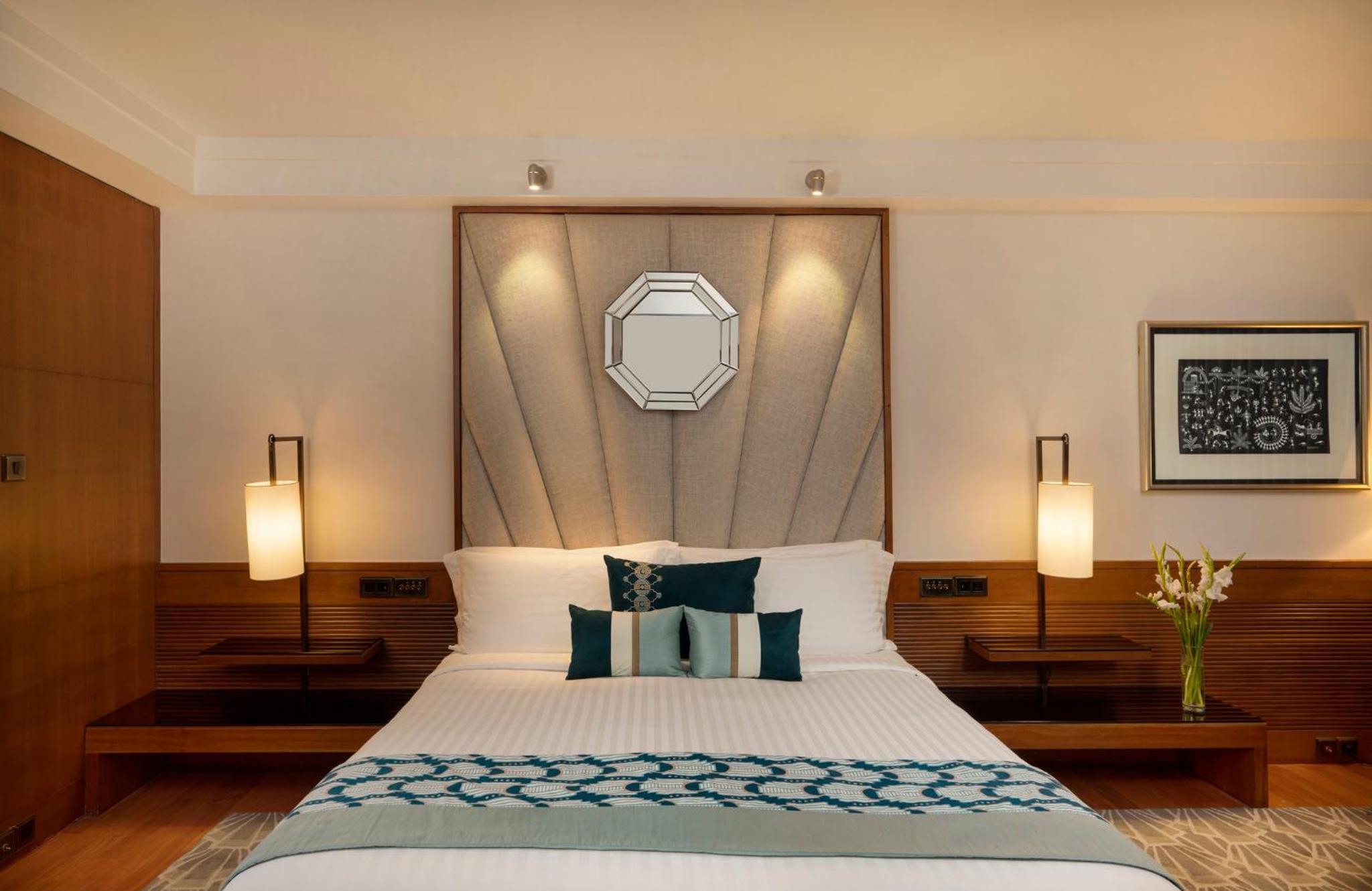 Luxury Suite - Photo 11