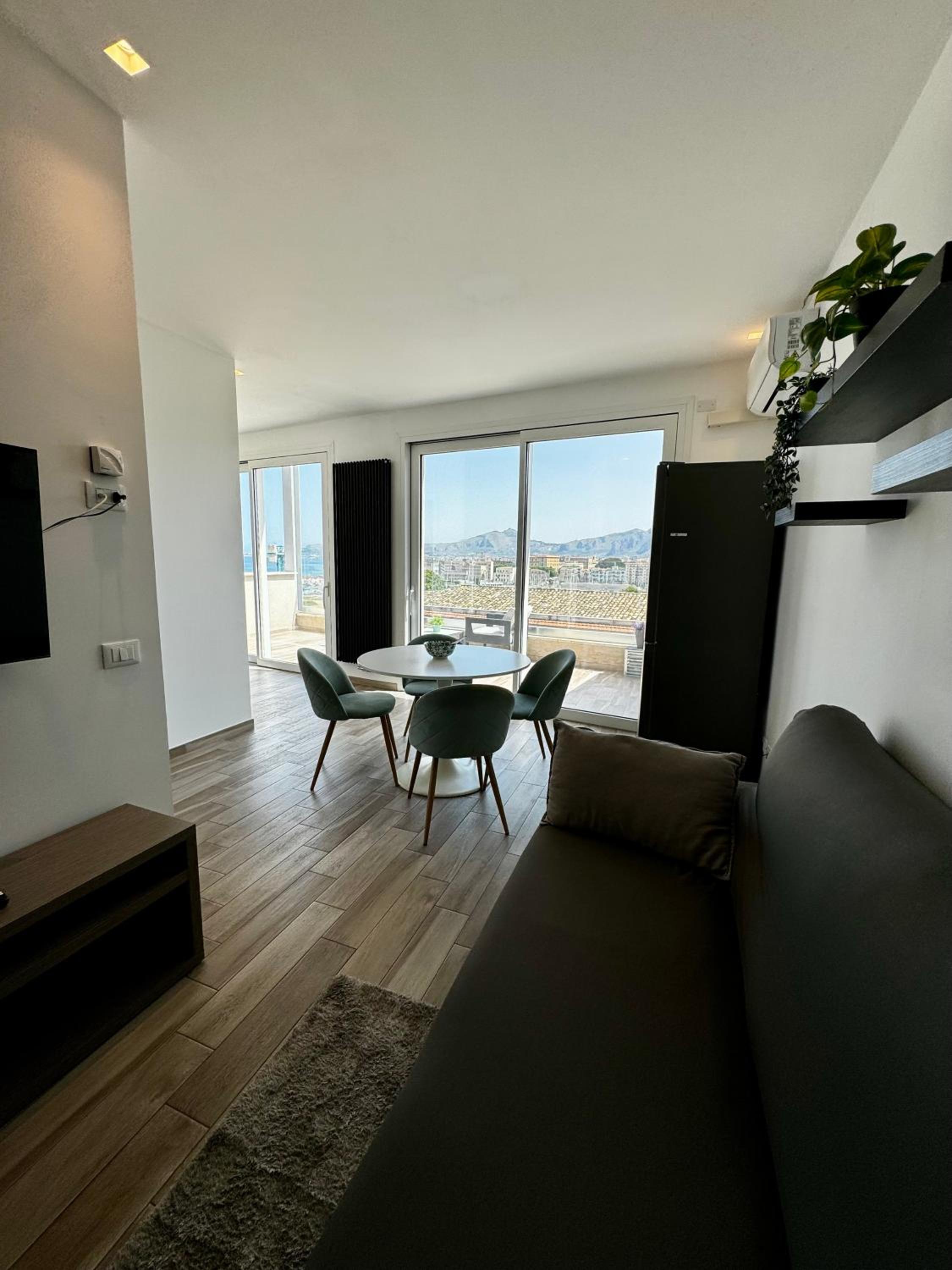 One-Bedroom Apartment with Rooftop Spa Bath