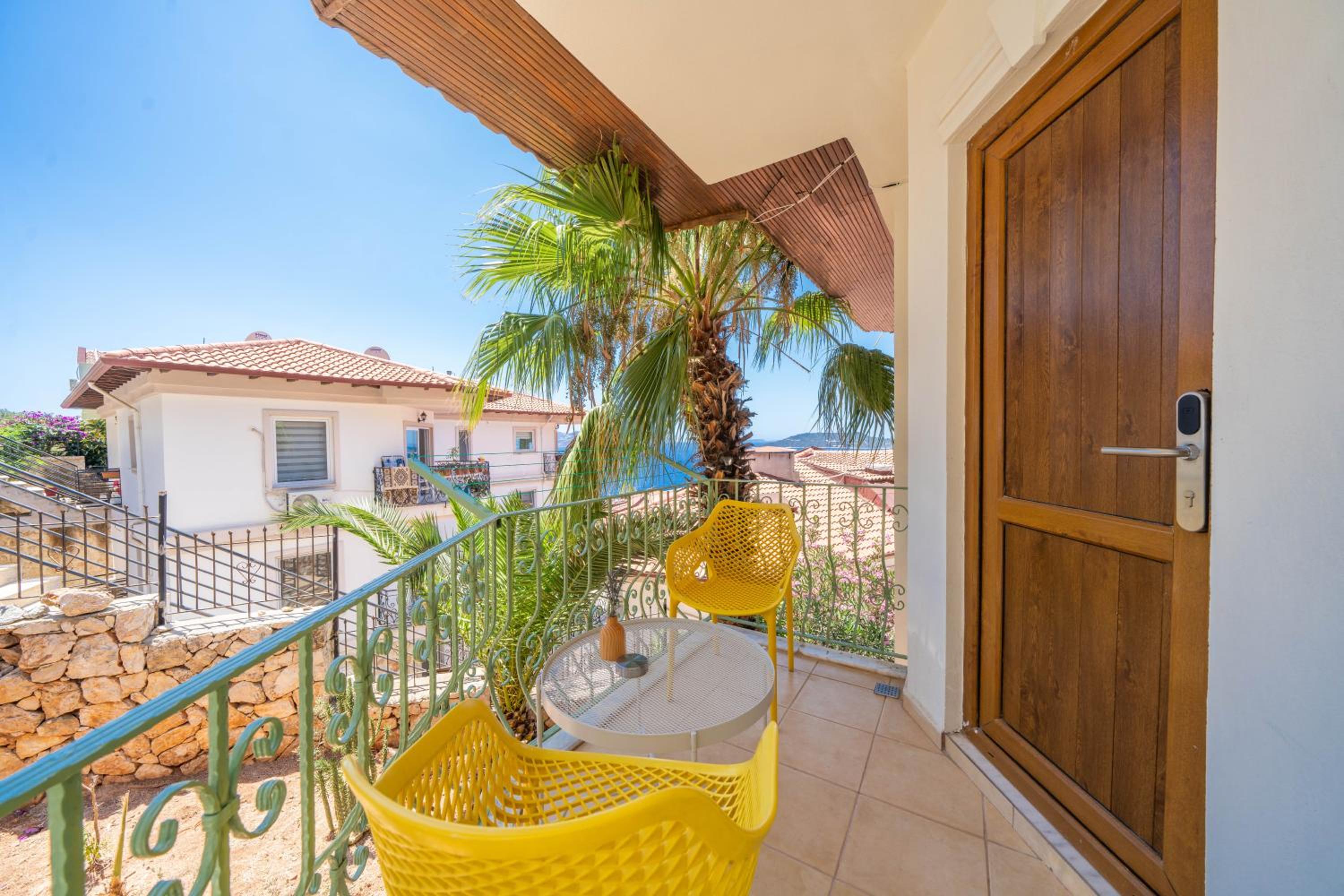 Studio With Balcony photo 2