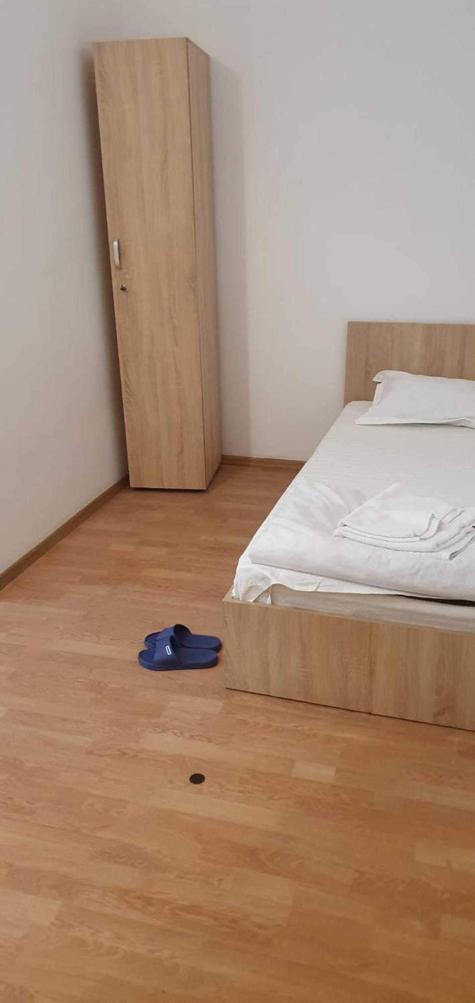 Double or Twin Room with Bathroom - Photo 4