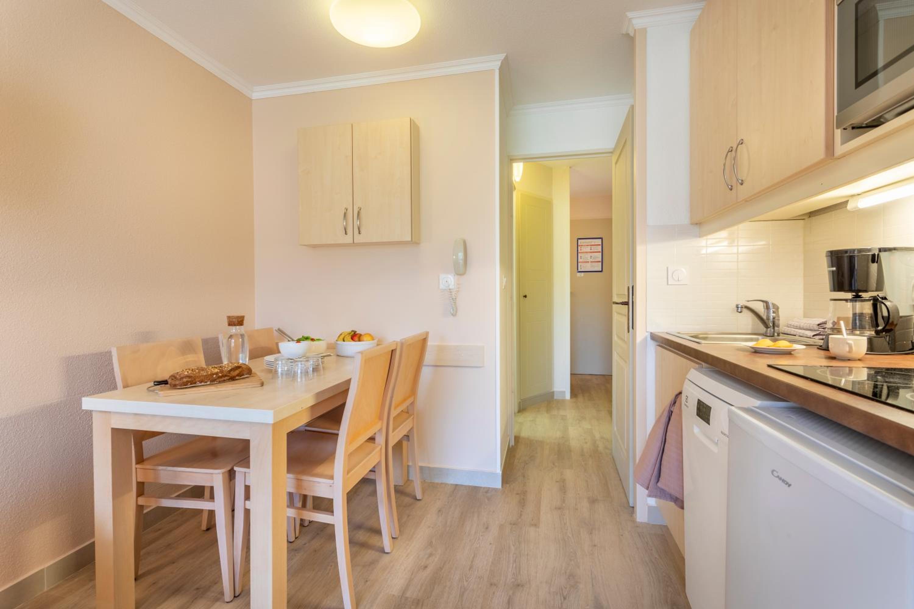 Studio with Sleeping Alcove, Air conditioning and Terrasse or Balcony (4 people) - Photo 8