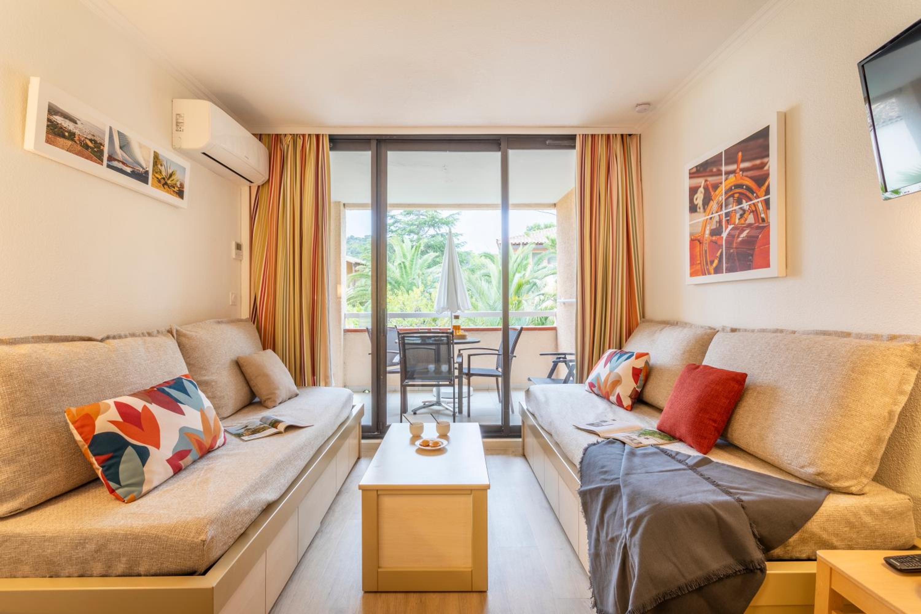 Studio with Sleeping Alcove, Air conditioning and Terrasse or Balcony (4 people) - Photo 6
