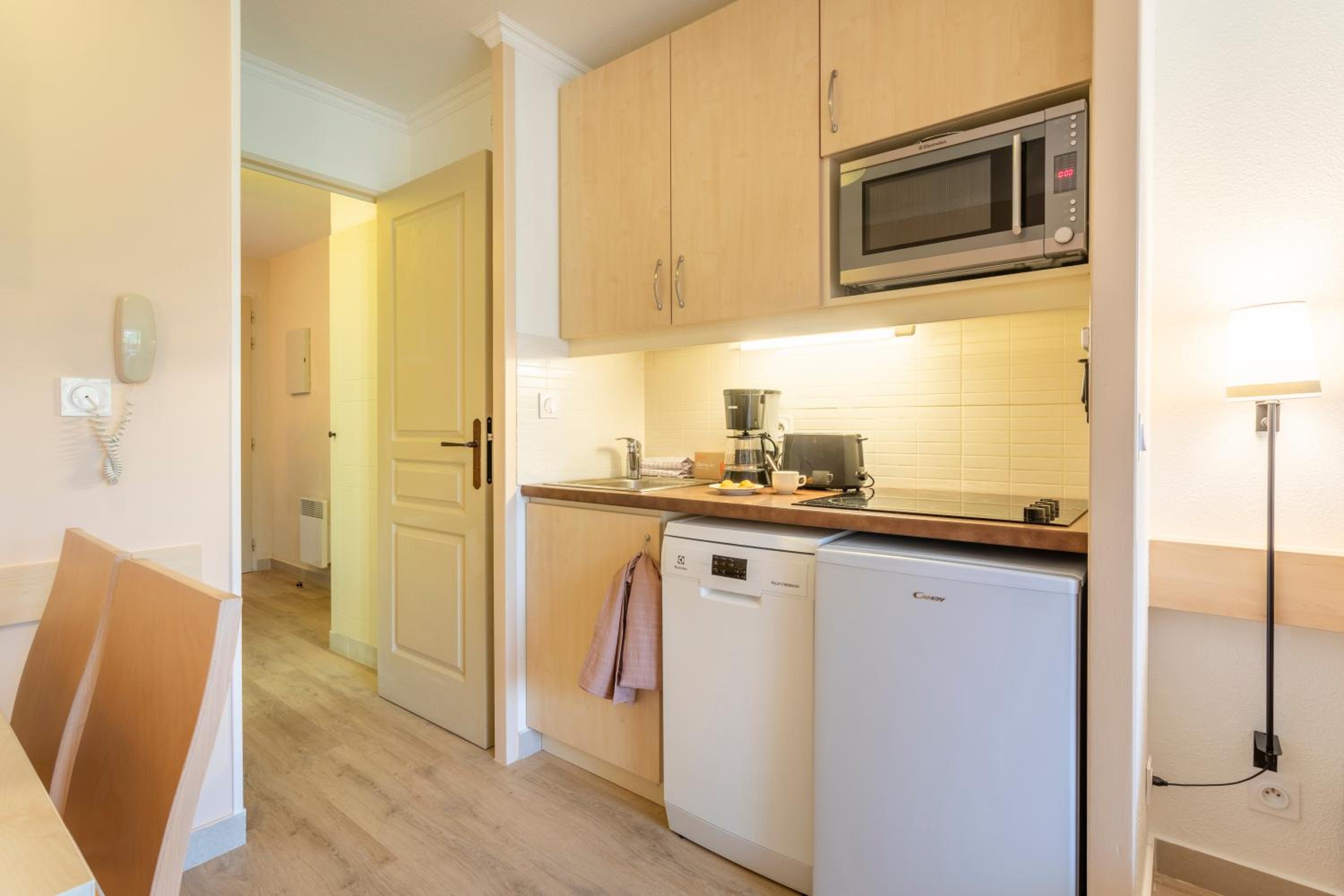 Studio with Sleeping Alcove, Air conditioning and Terrasse or Balcony (4 people) - Photo 5