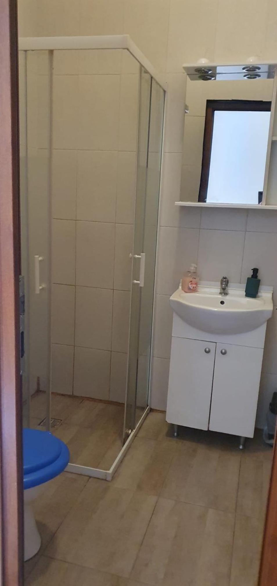 Double or Twin Room with Bathroom - Photo 5