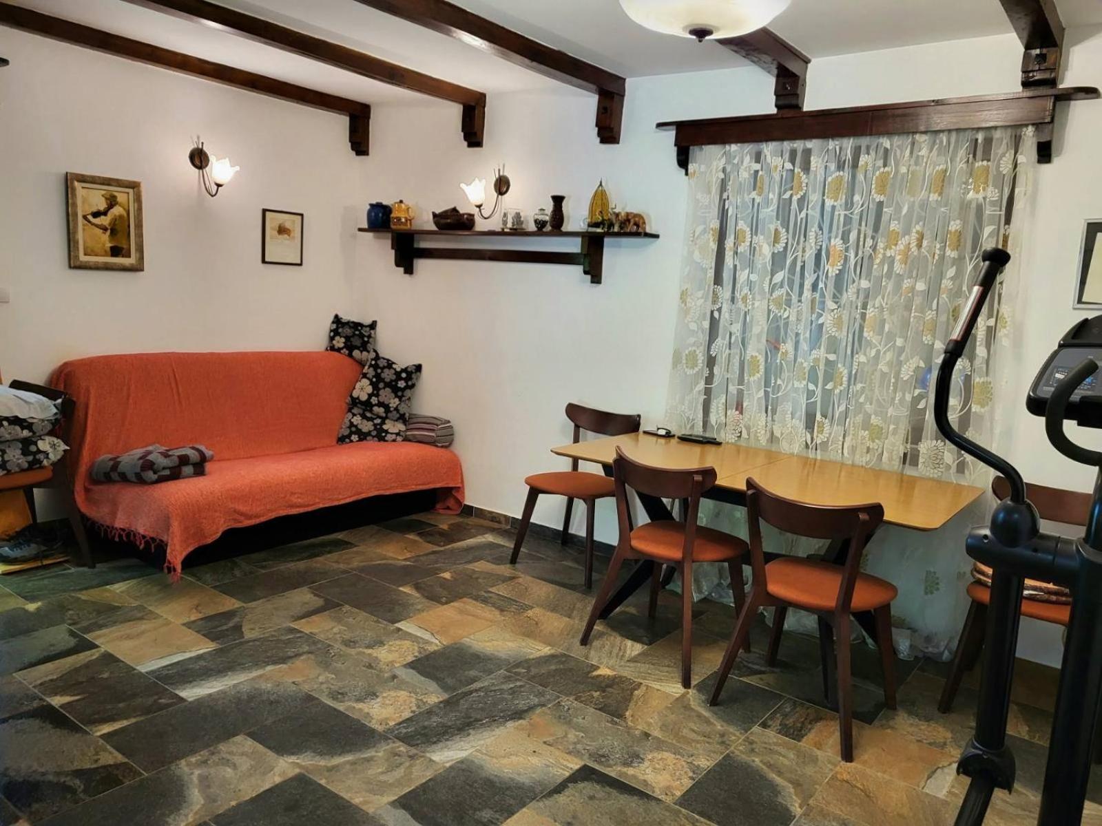 One-Bedroom House photo 2