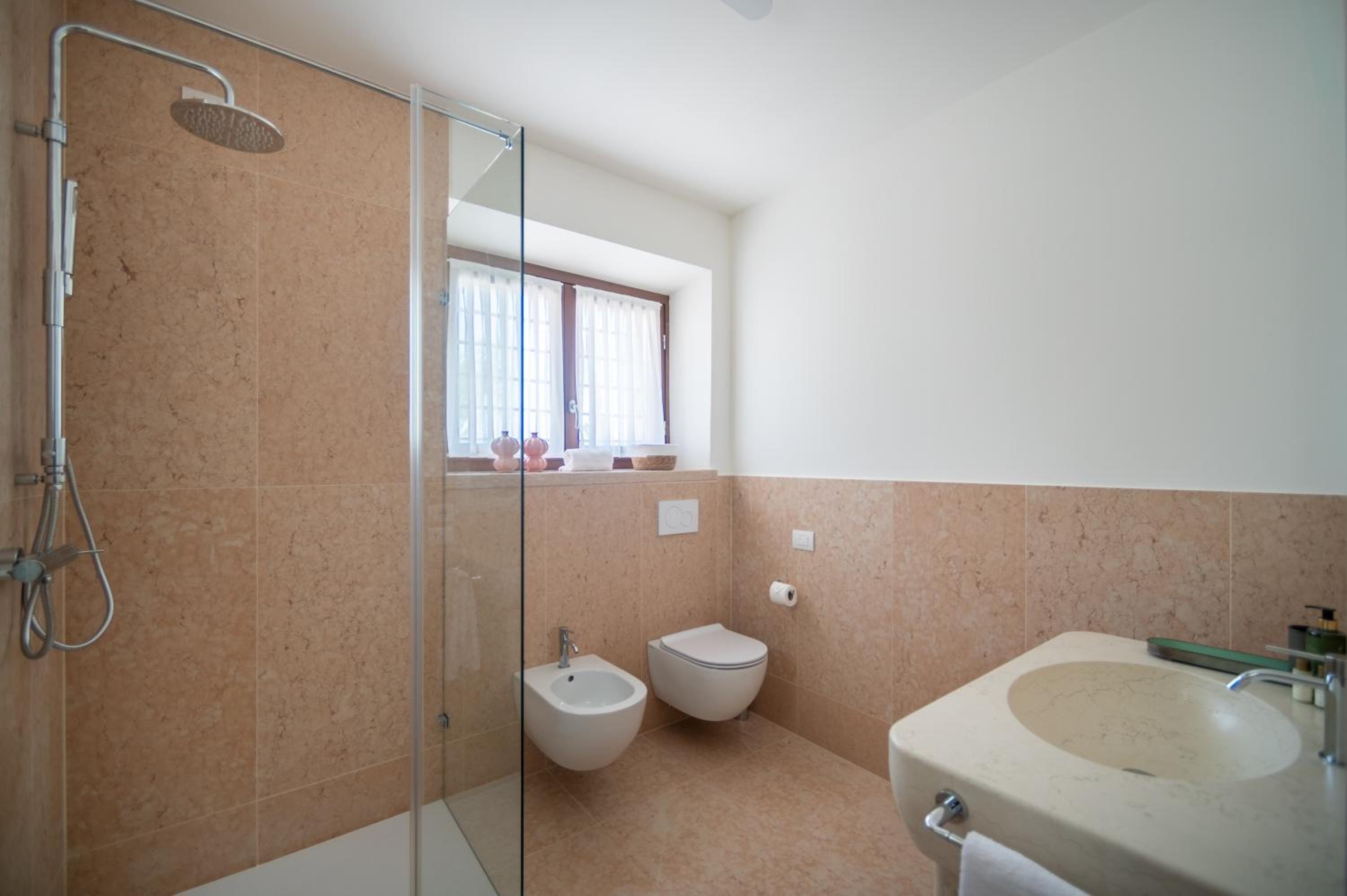 One-Bedroom Apartment with Lake View - Photo 22