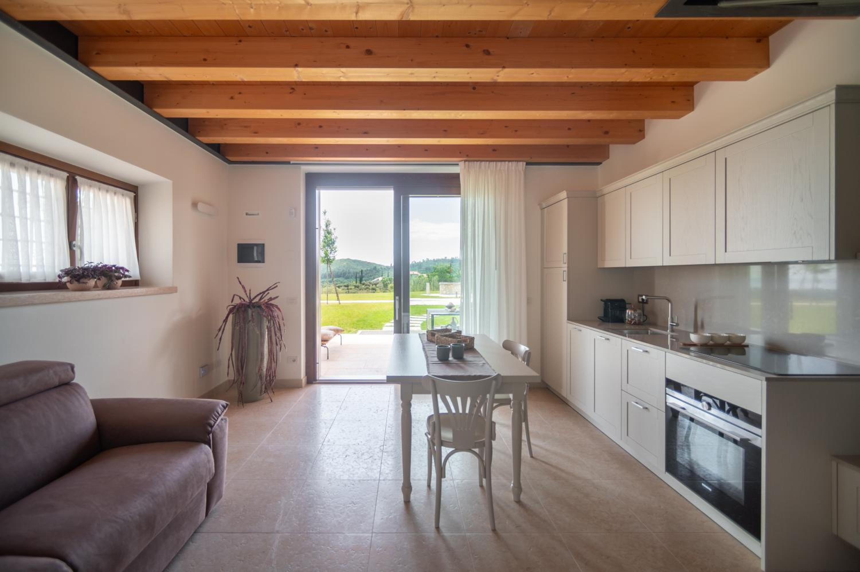 One-Bedroom Apartment with Lake View - Photo 2