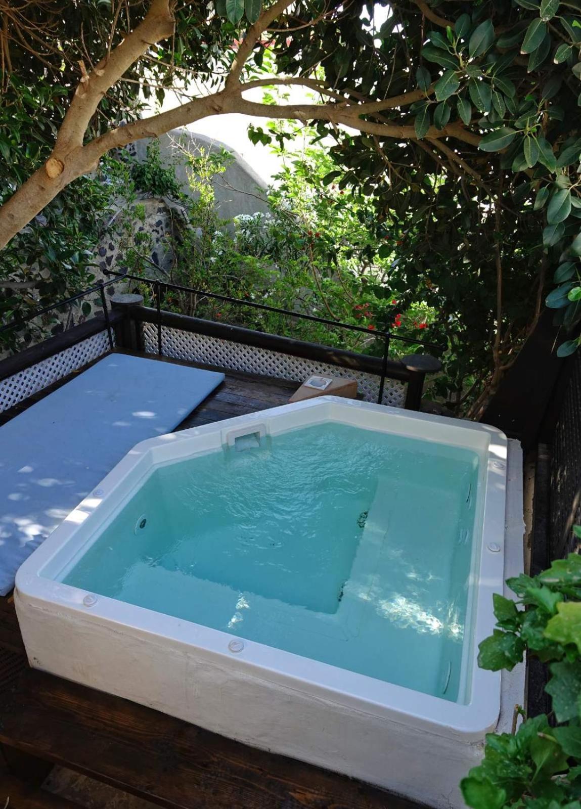 Four Bedroom Villa with Private Hot Tub - Photo 17