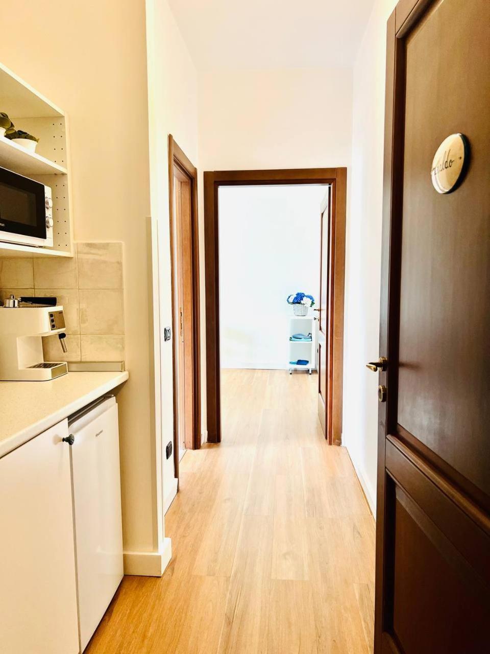 Double Room with Balcony - Photo 13