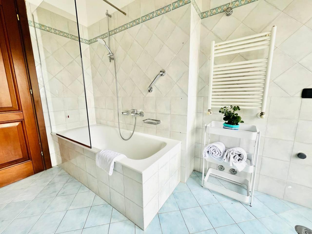 Double Room with Balcony - Photo 4